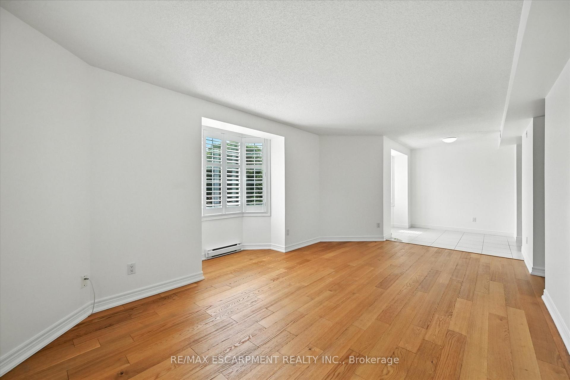 Photo 21 of Unit 204, 990 Golf Links Road, Hamilton, Ancaster — HOMEH