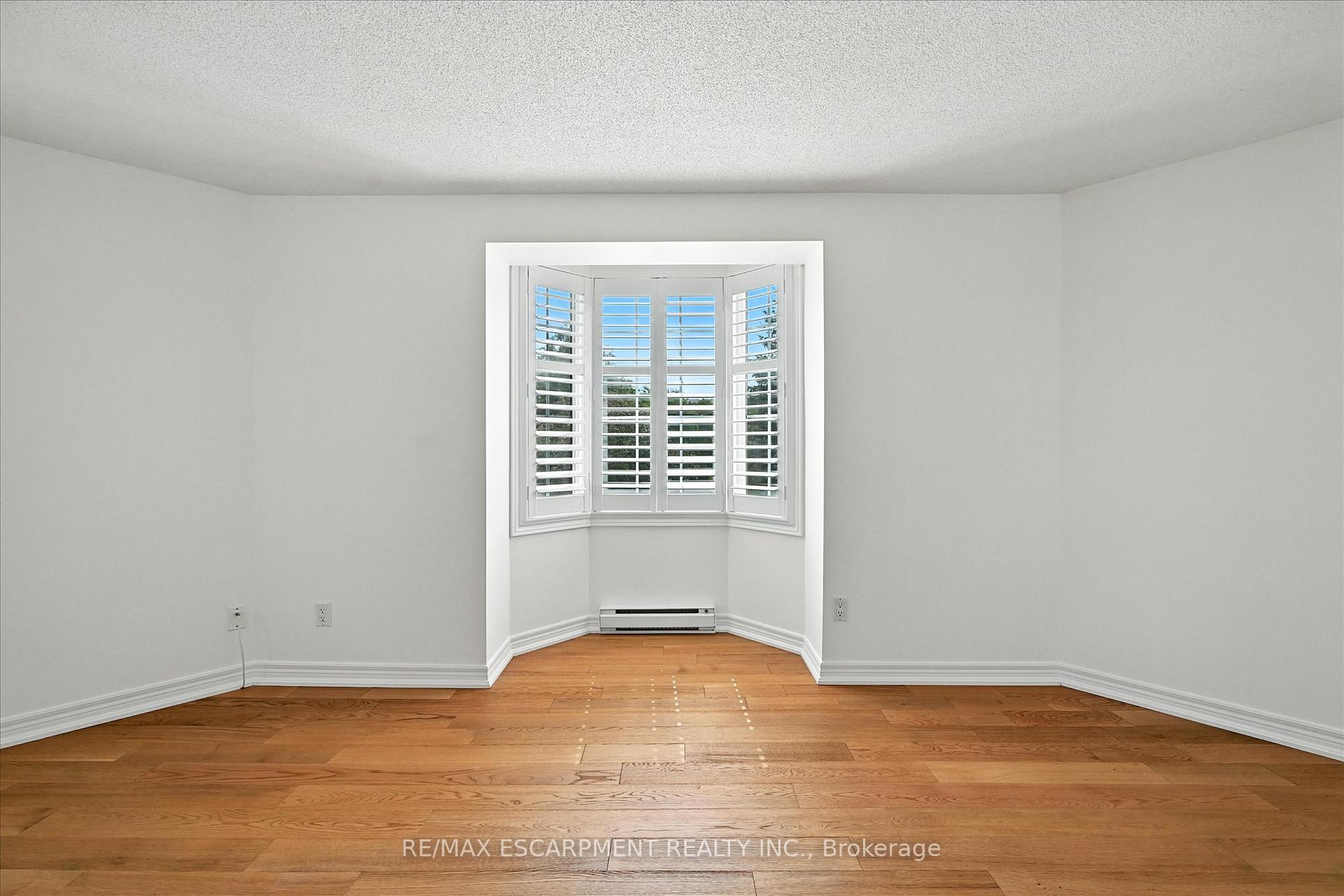Photo 15 of Unit 204, 990 Golf Links Road, Hamilton, Ancaster — HOMEH