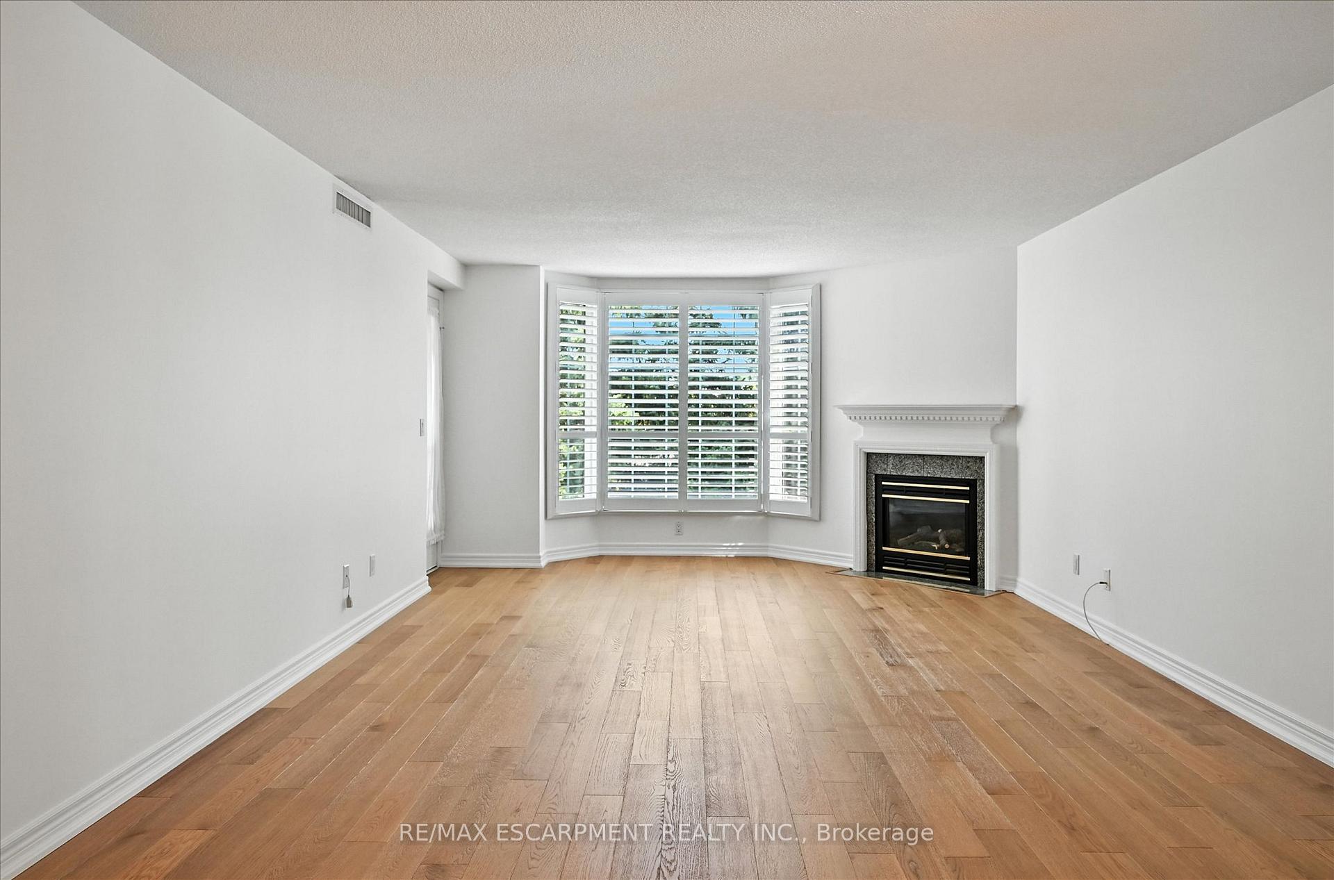 Photo 18 of Unit 204, 990 Golf Links Road, Hamilton, Ancaster — HOMEH