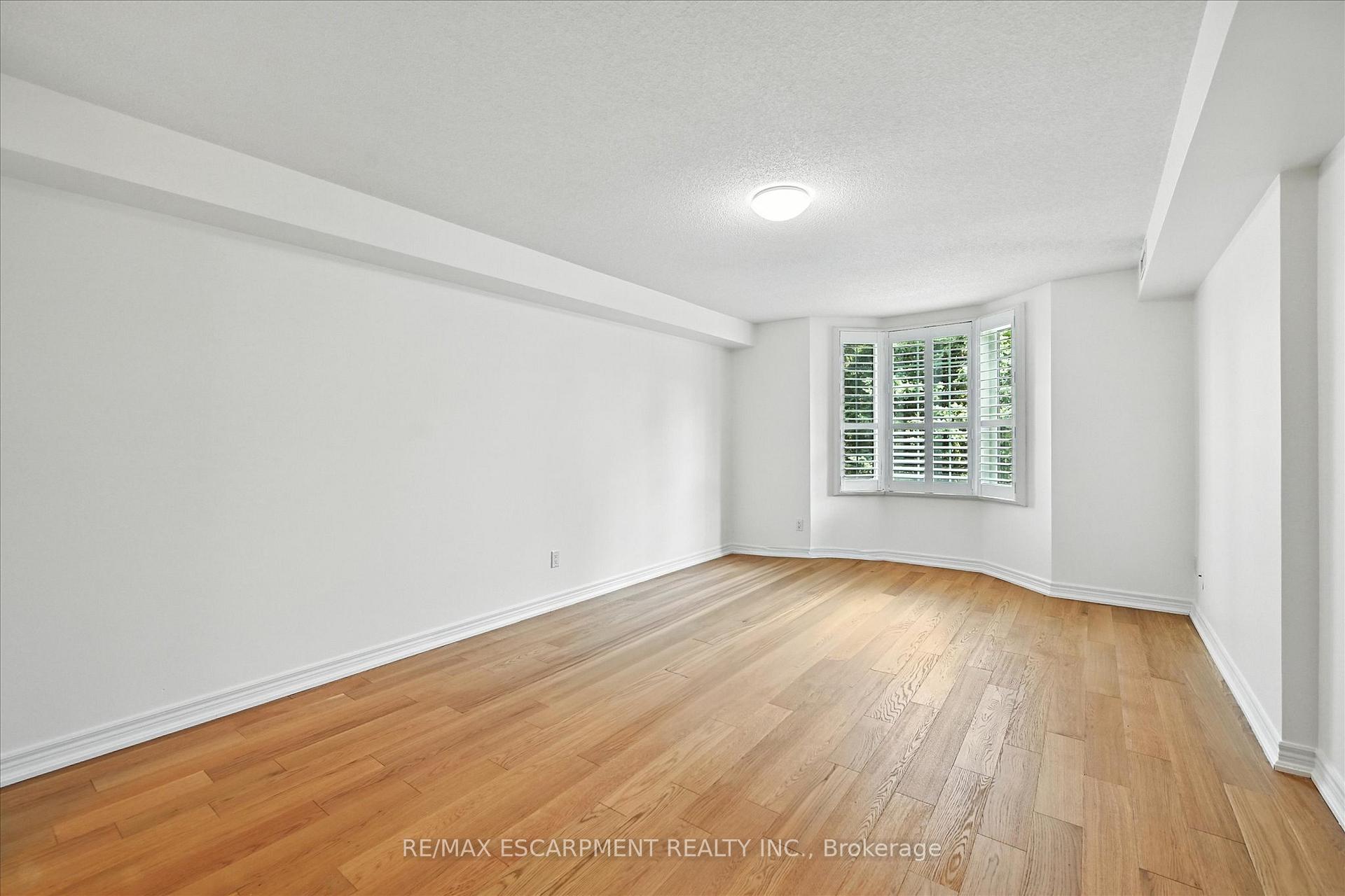 Photo 32 of Unit 204, 990 Golf Links Road, Hamilton, Ancaster — HOMEH