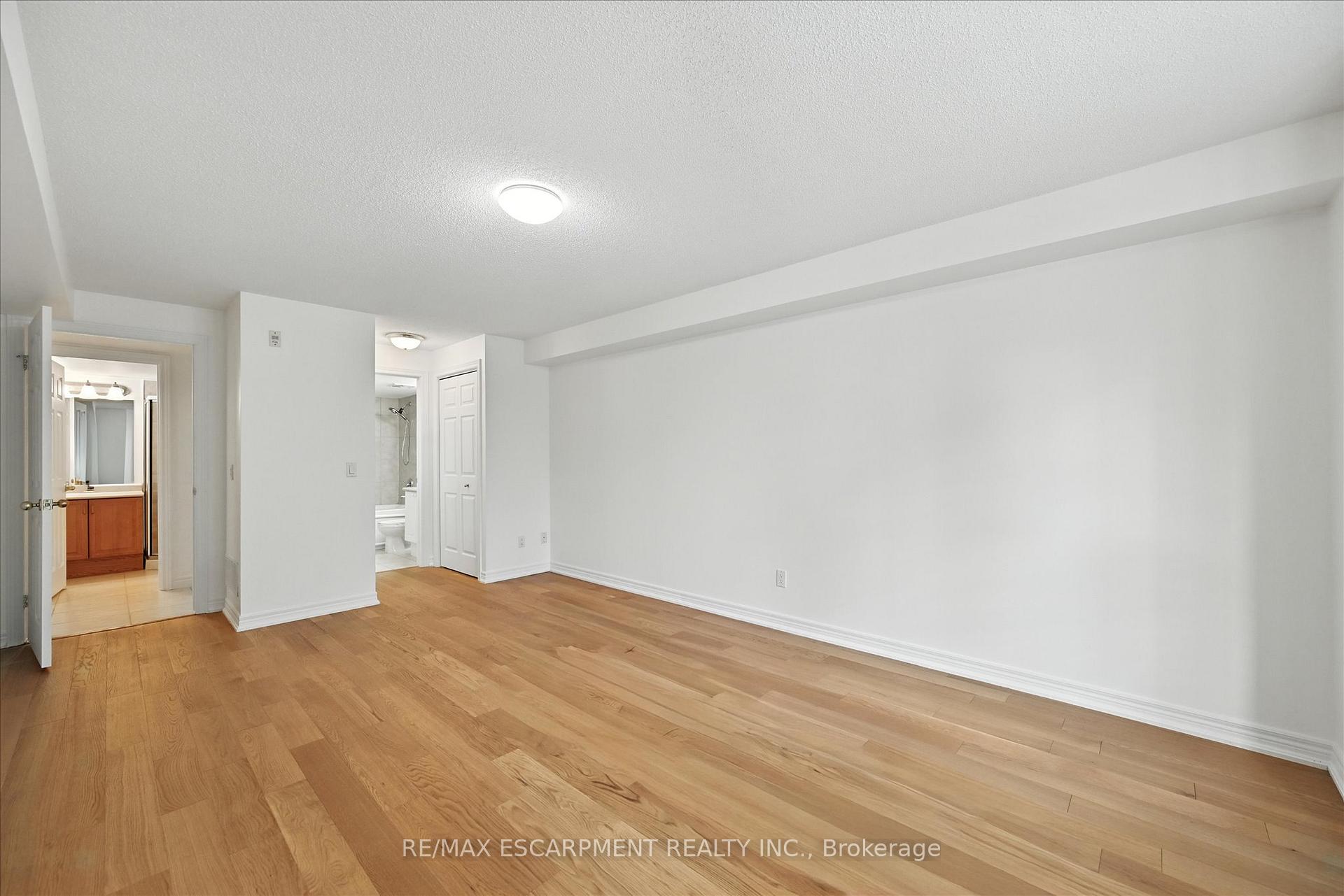Photo 29 of Unit 204, 990 Golf Links Road, Hamilton, Ancaster — HOMEH