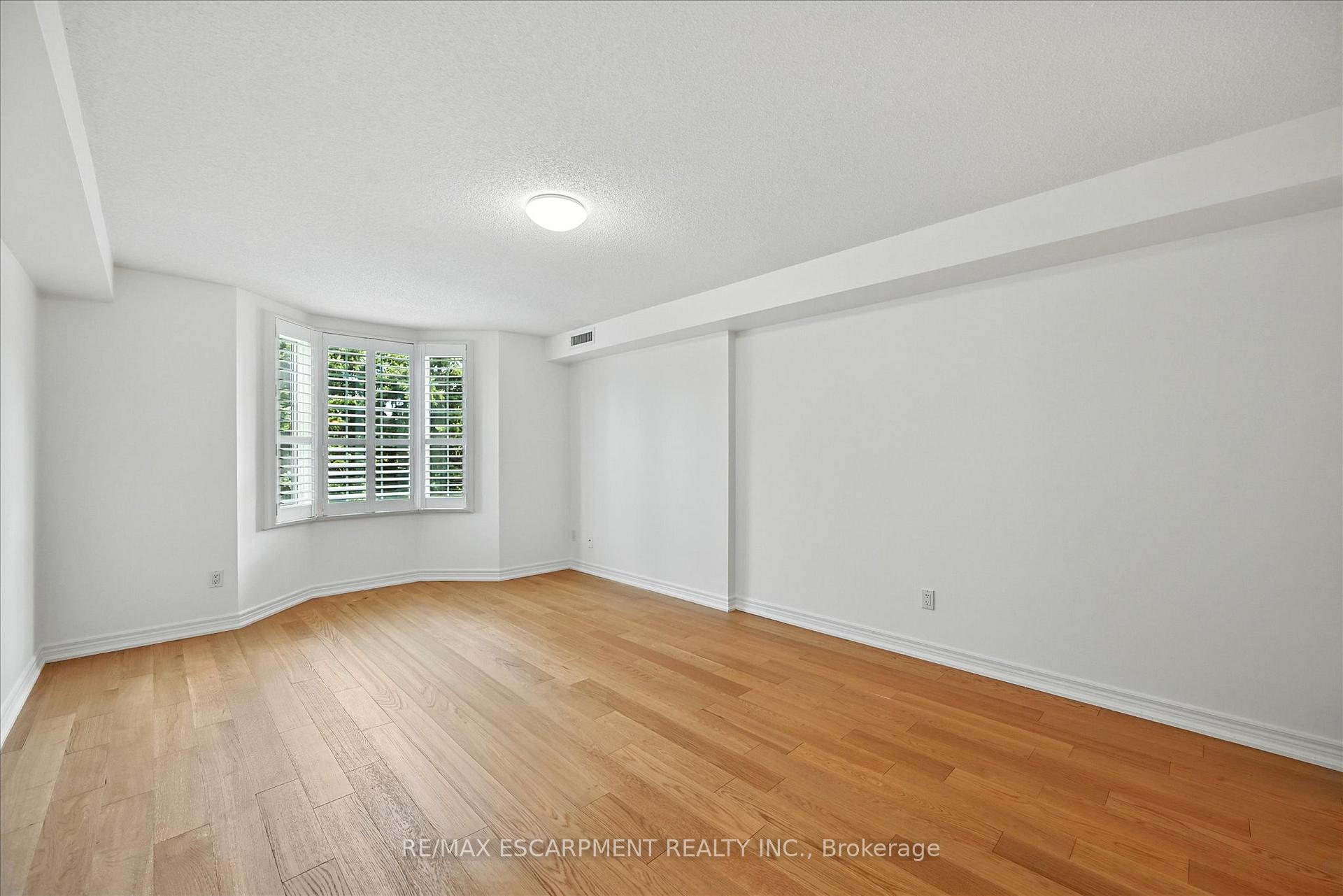 Photo 31 of Unit 204, 990 Golf Links Road, Hamilton, Ancaster — HOMEH