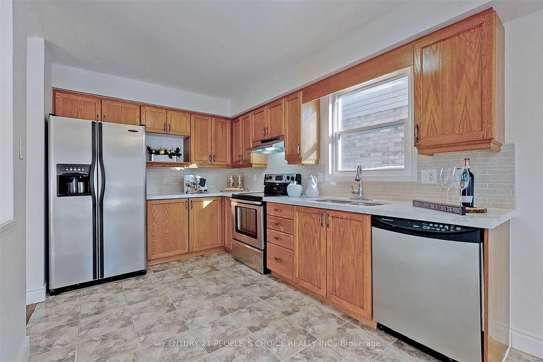Photo 3 of 553 Activa Avenue, Kitchener, Larentian West — HOMEH