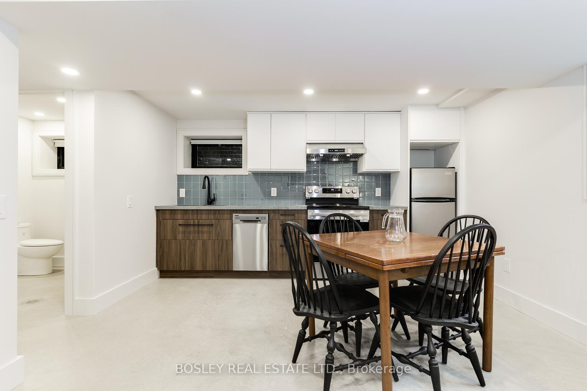 Front of Unit Lower, 47 Linnsmore Crescent