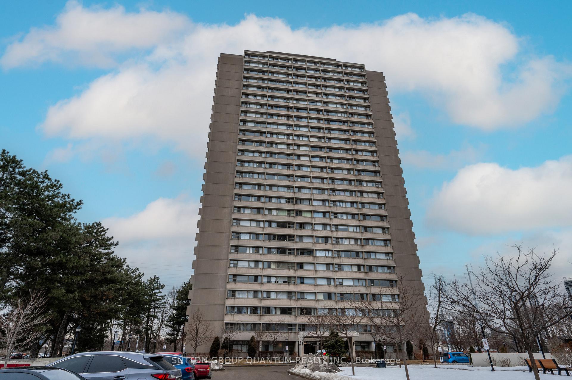 Front of Unit 2104, 735 Don Mills Road