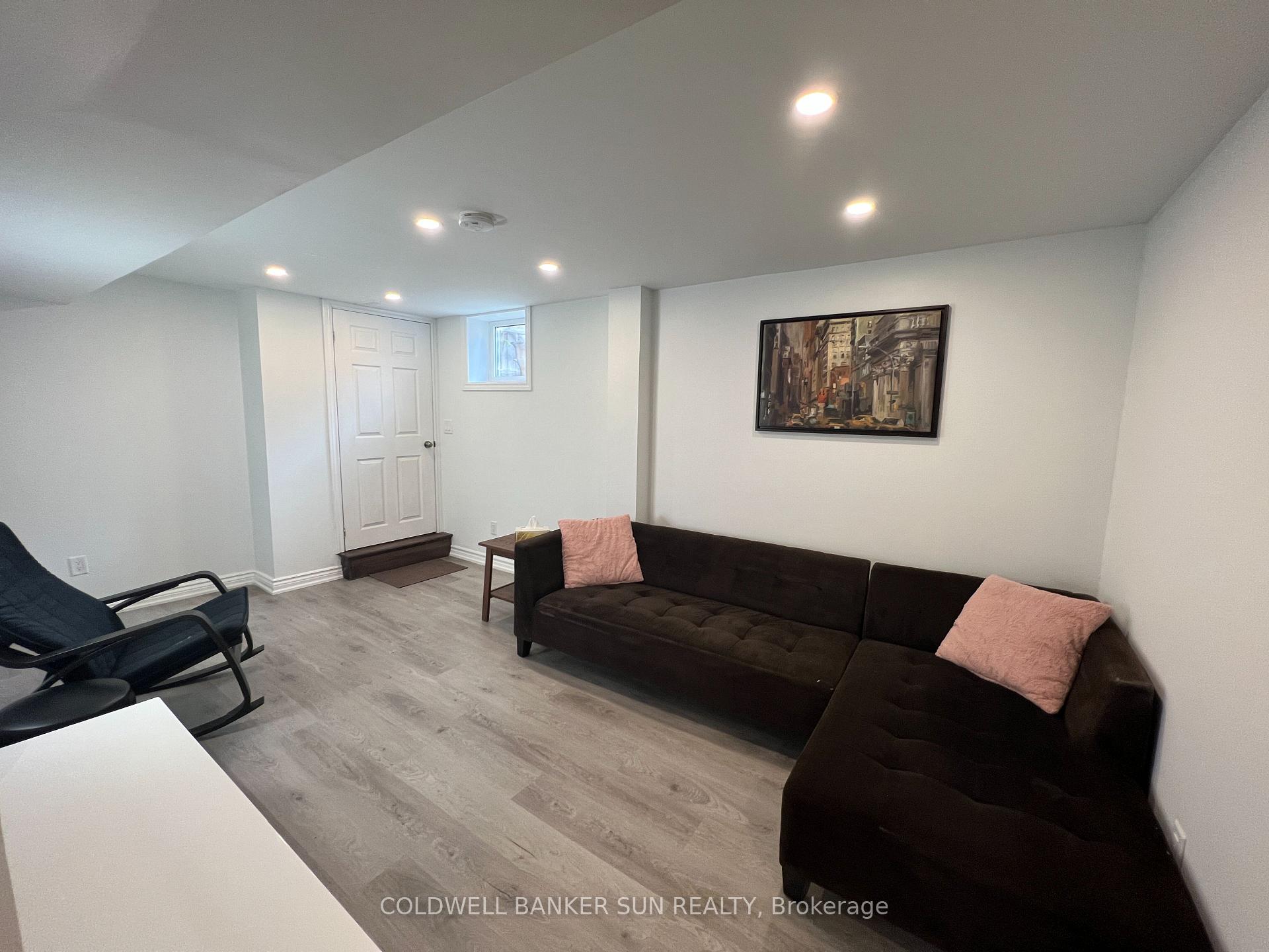 Photo 2 of 70 Rossi Drive, Vaughan, Vellore Village — HOMEH