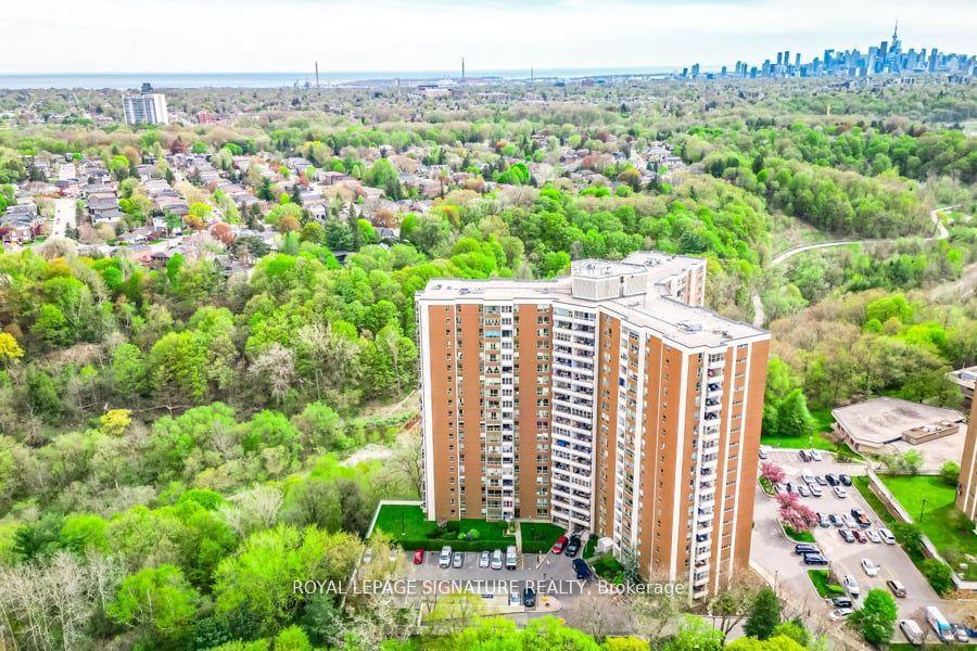 Front of Unit 1914, 60 Pavane Linkway
