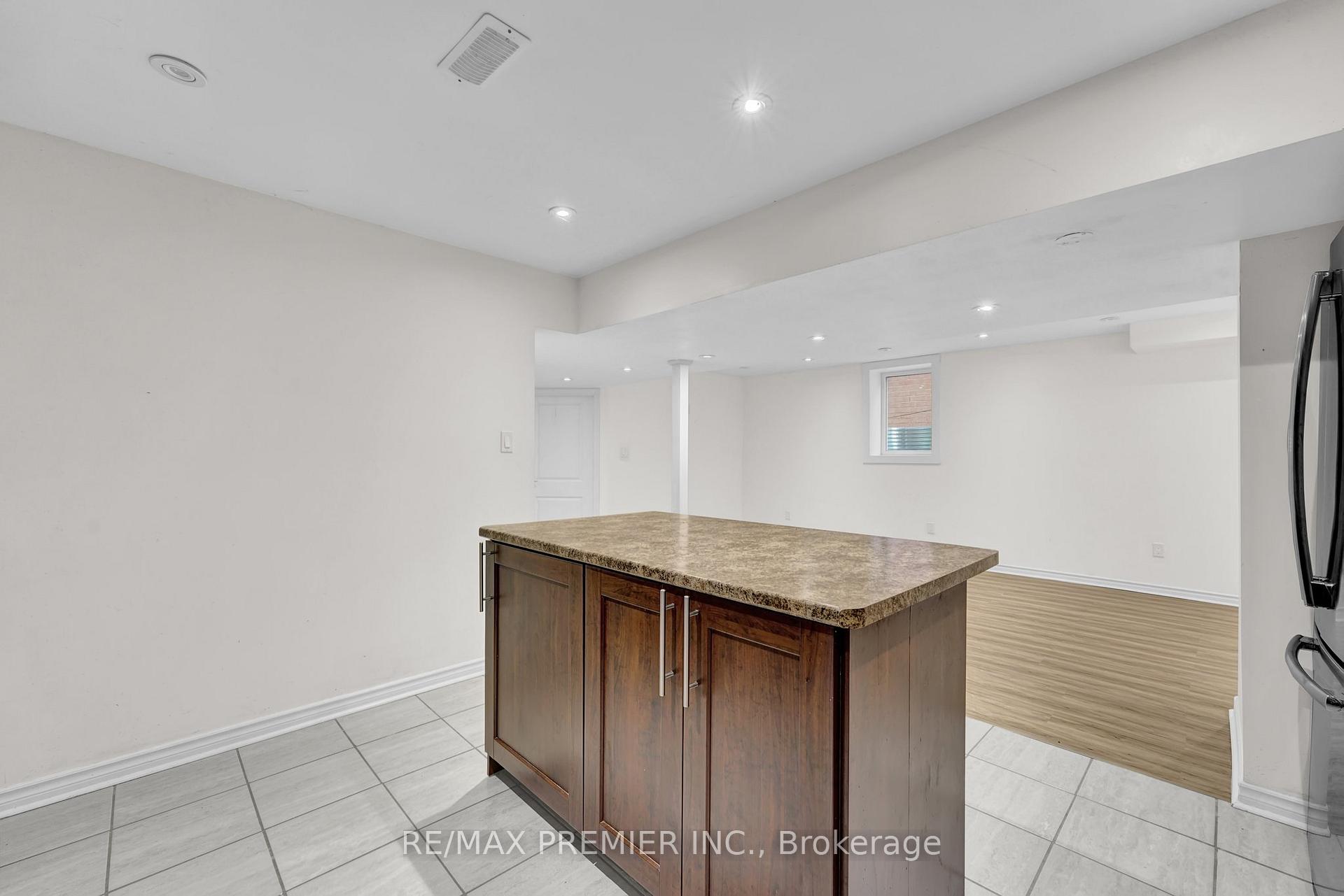Photo 2 of Unit BSMT, 81 Greenview Circle, Vaughan, Maple — HOMEH