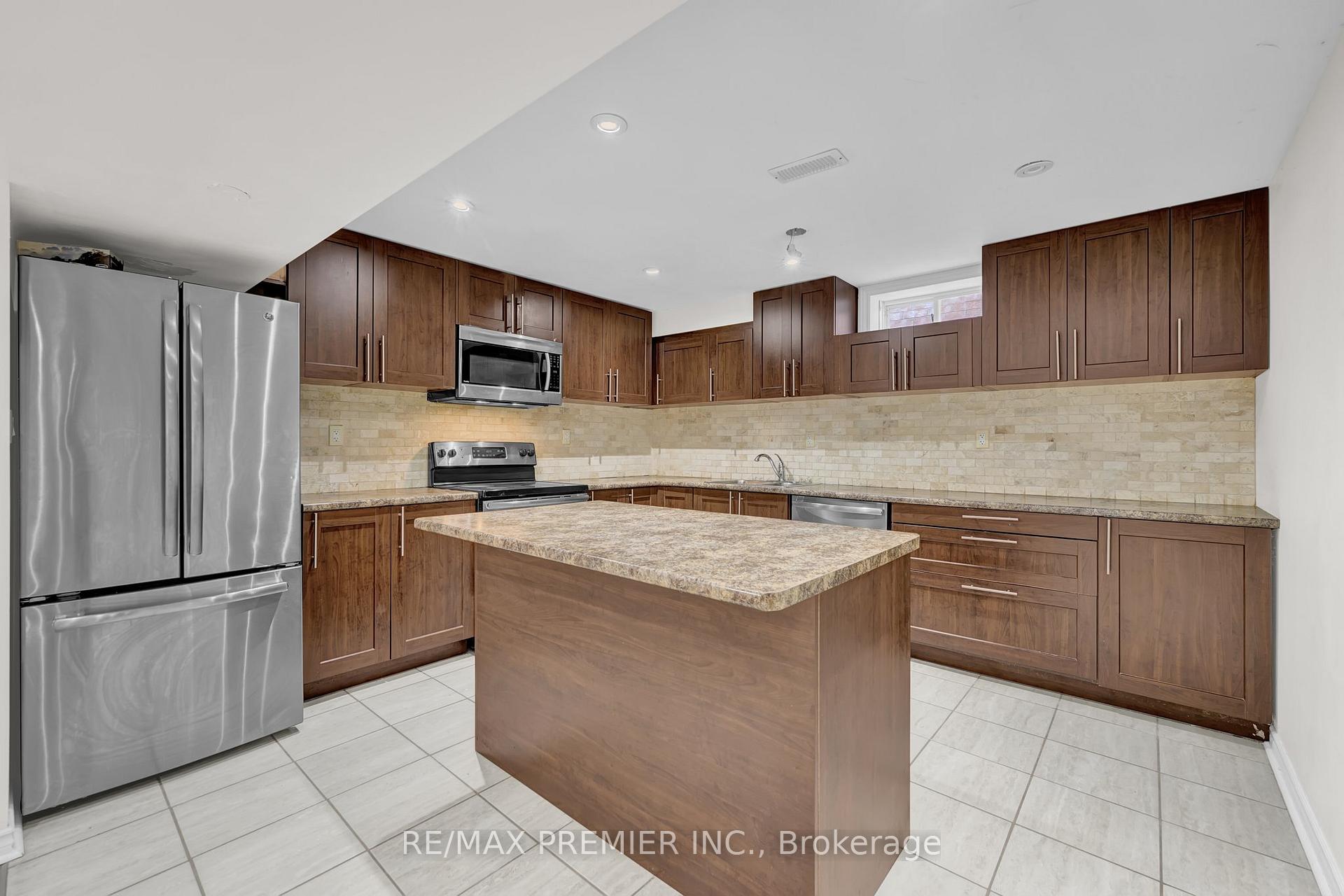 Photo 11 of Unit BSMT, 81 Greenview Circle, Vaughan, Maple — HOMEH