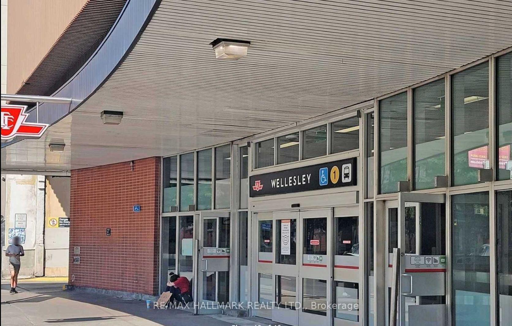 Photo 2 of Unit 901, 22 Wellesley Street E, Toronto, Church-Yonge Corridor — HOMEH