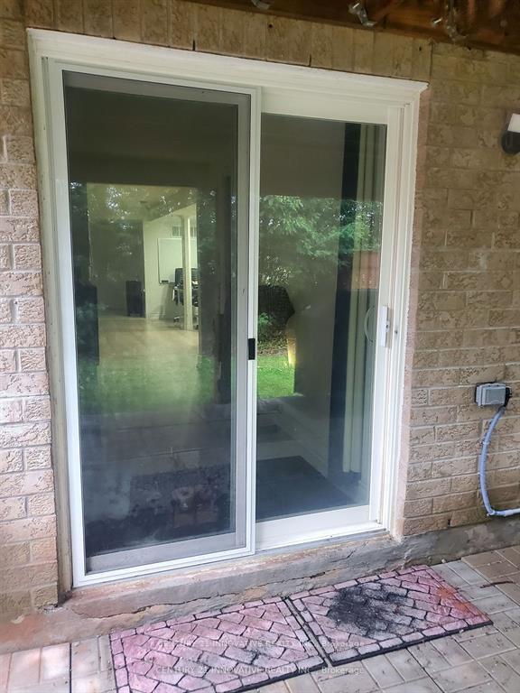 Photo 4 of Unit Bsmt, 303 Bathurst Glen Drive, Vaughan, Patterson — HOMEH