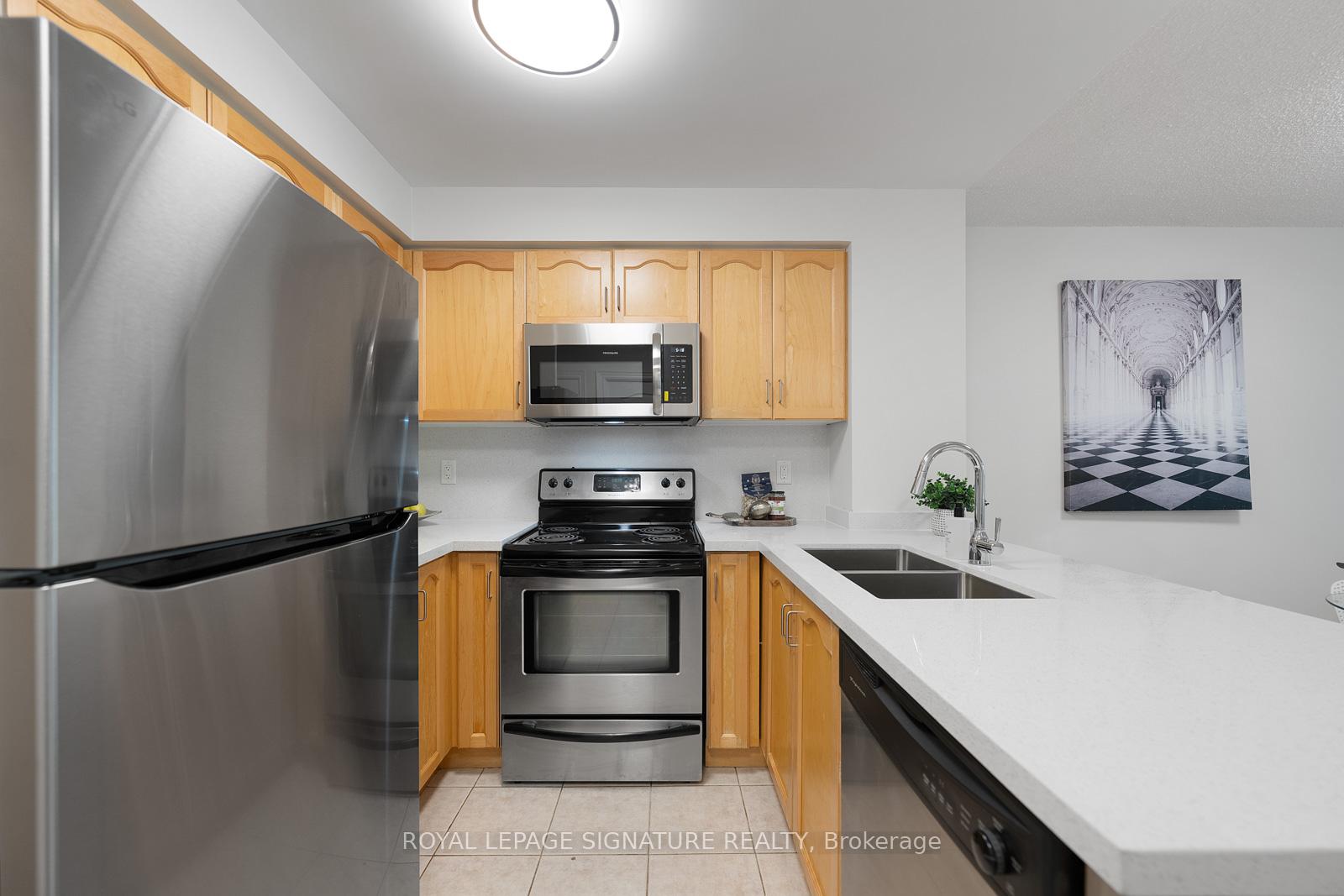 Photo 2 of Unit 605, 212 Eglinton Avenue E, Toronto, Mount Pleasant West — HOMEH