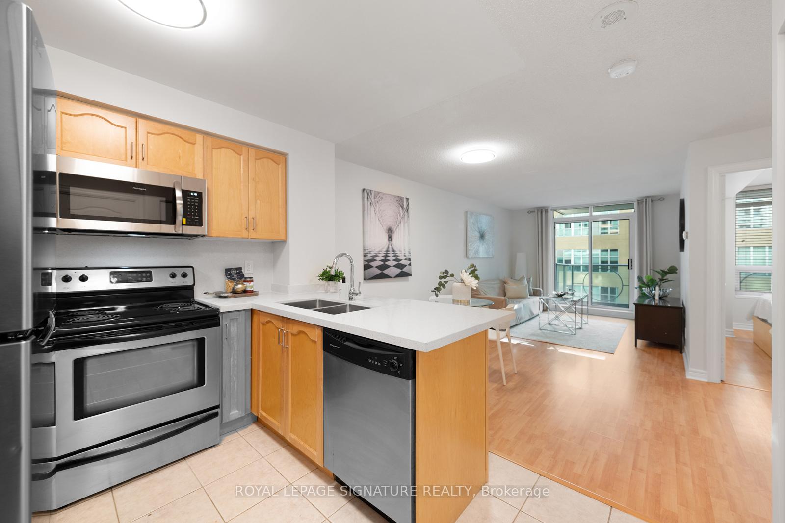 Photo 7 of Unit 605, 212 Eglinton Avenue E, Toronto, Mount Pleasant West — HOMEH