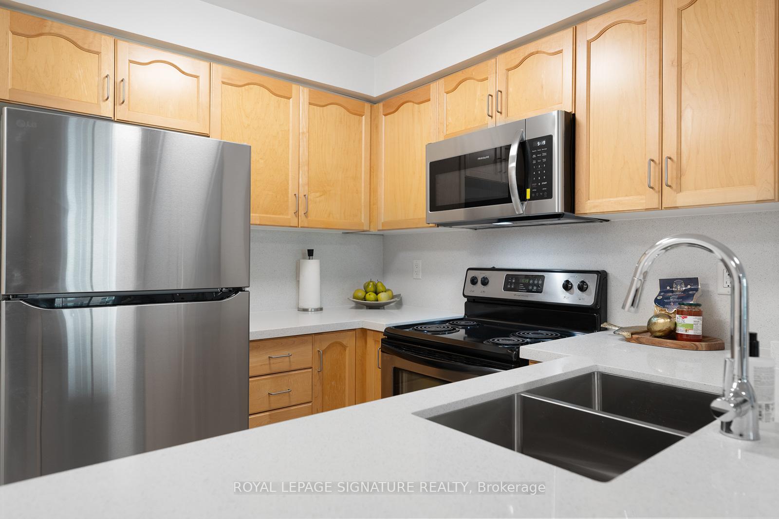 Photo 10 of Unit 605, 212 Eglinton Avenue E, Toronto, Mount Pleasant West — HOMEH