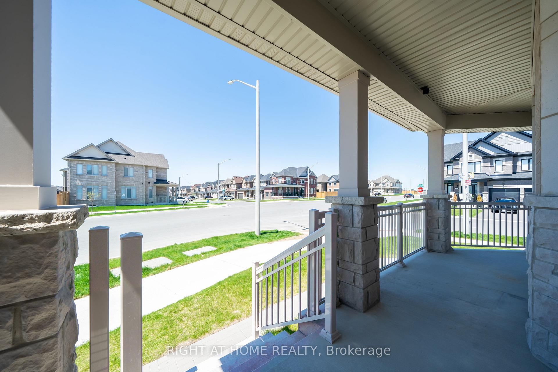 Photo 2 of 42 CopperHill Heights, Barrie, Rural Barrie Southeast — HOMEH
