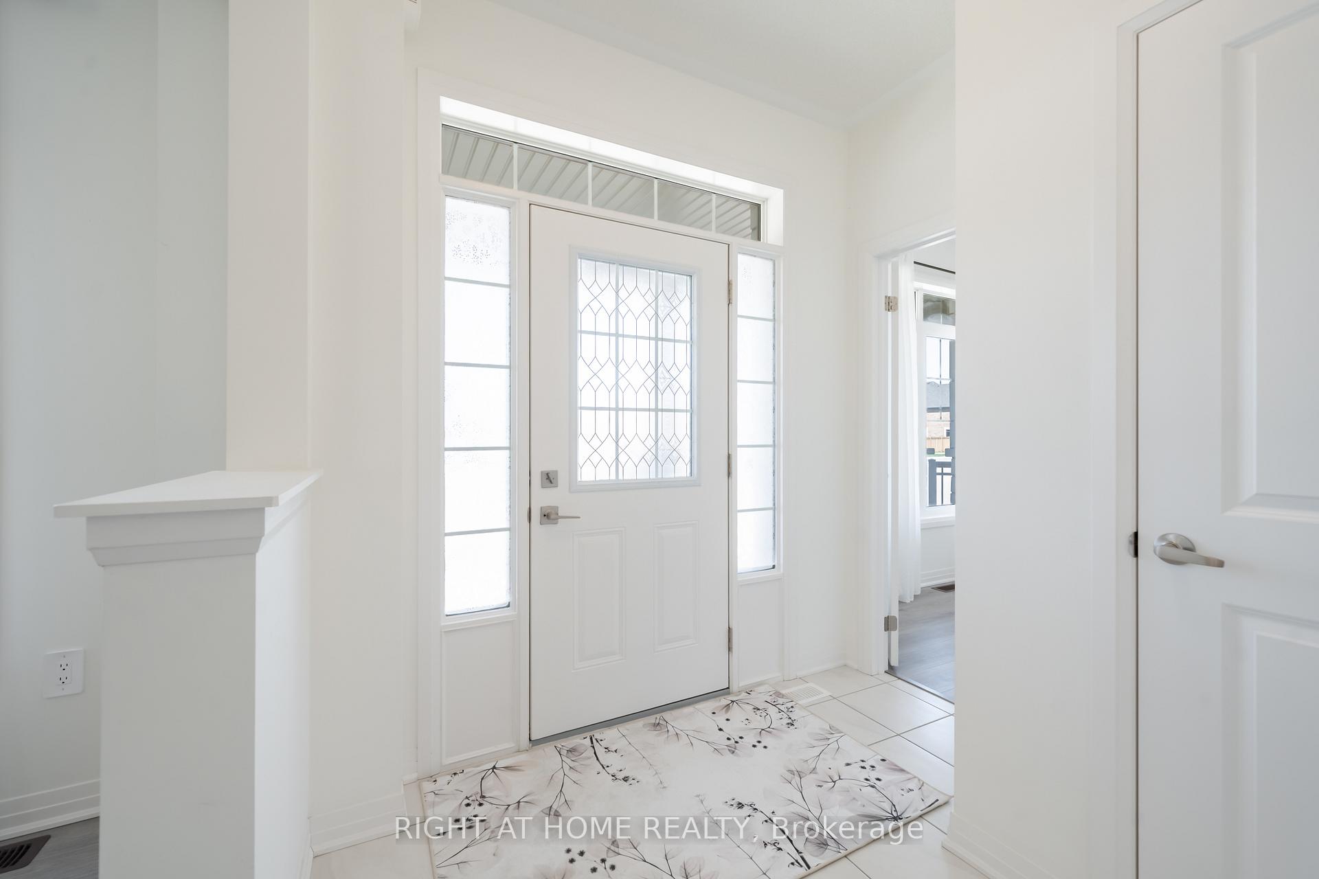 Photo 4 of 42 CopperHill Heights, Barrie, Rural Barrie Southeast — HOMEH