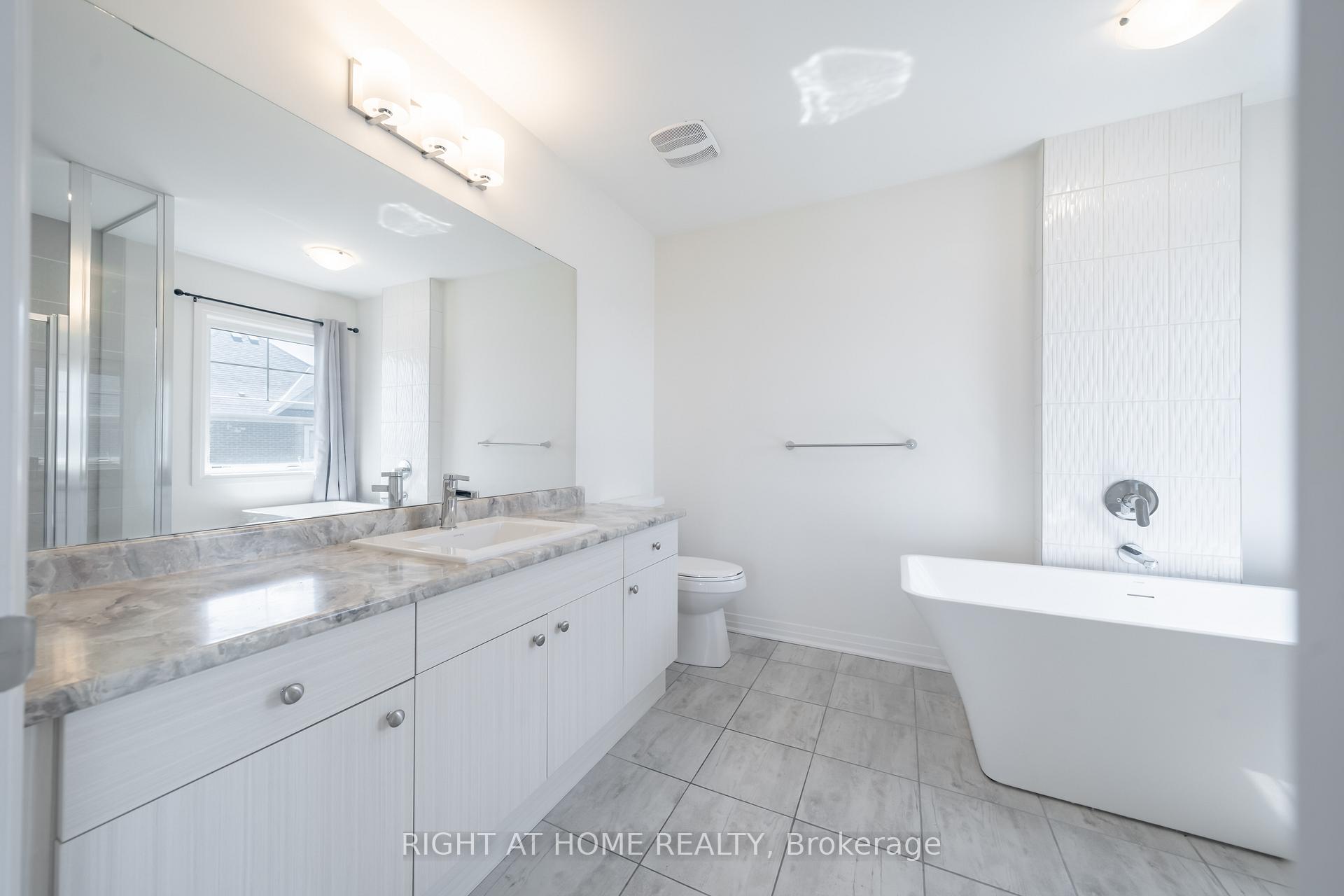 Photo 18 of 42 CopperHill Heights, Barrie, Rural Barrie Southeast — HOMEH