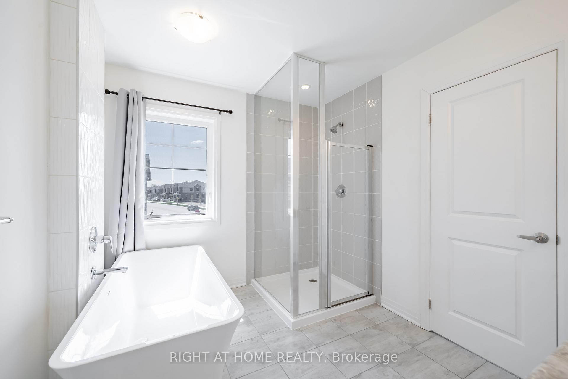 Photo 19 of 42 CopperHill Heights, Barrie, Rural Barrie Southeast — HOMEH