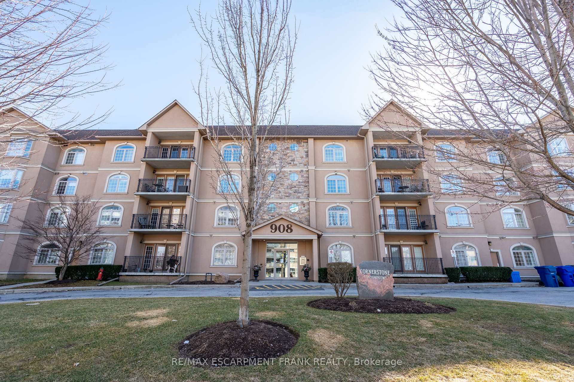 Photo 1 of Unit 309, 908 Mohawk Road E, Hamilton, Huntington — HOMEH