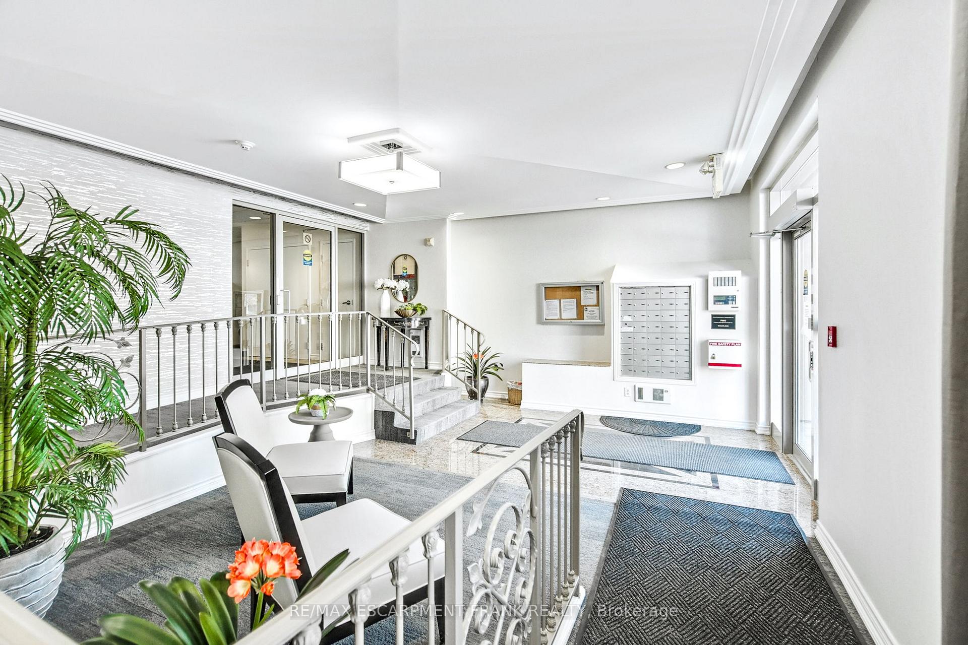 Photo 8 of Unit 309, 908 Mohawk Road E, Hamilton, Huntington — HOMEH