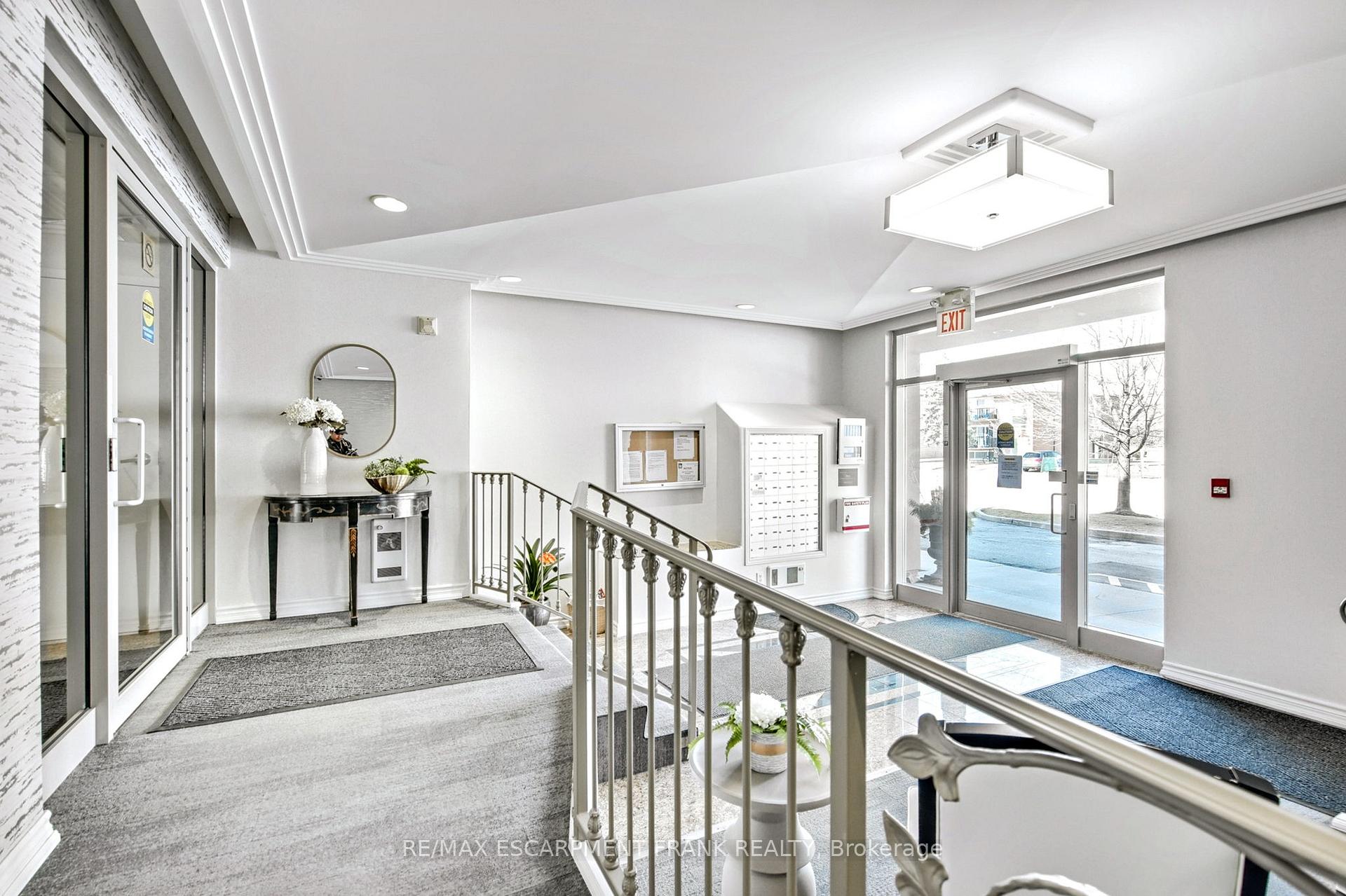 Photo 3 of Unit 309, 908 Mohawk Road E, Hamilton, Huntington — HOMEH