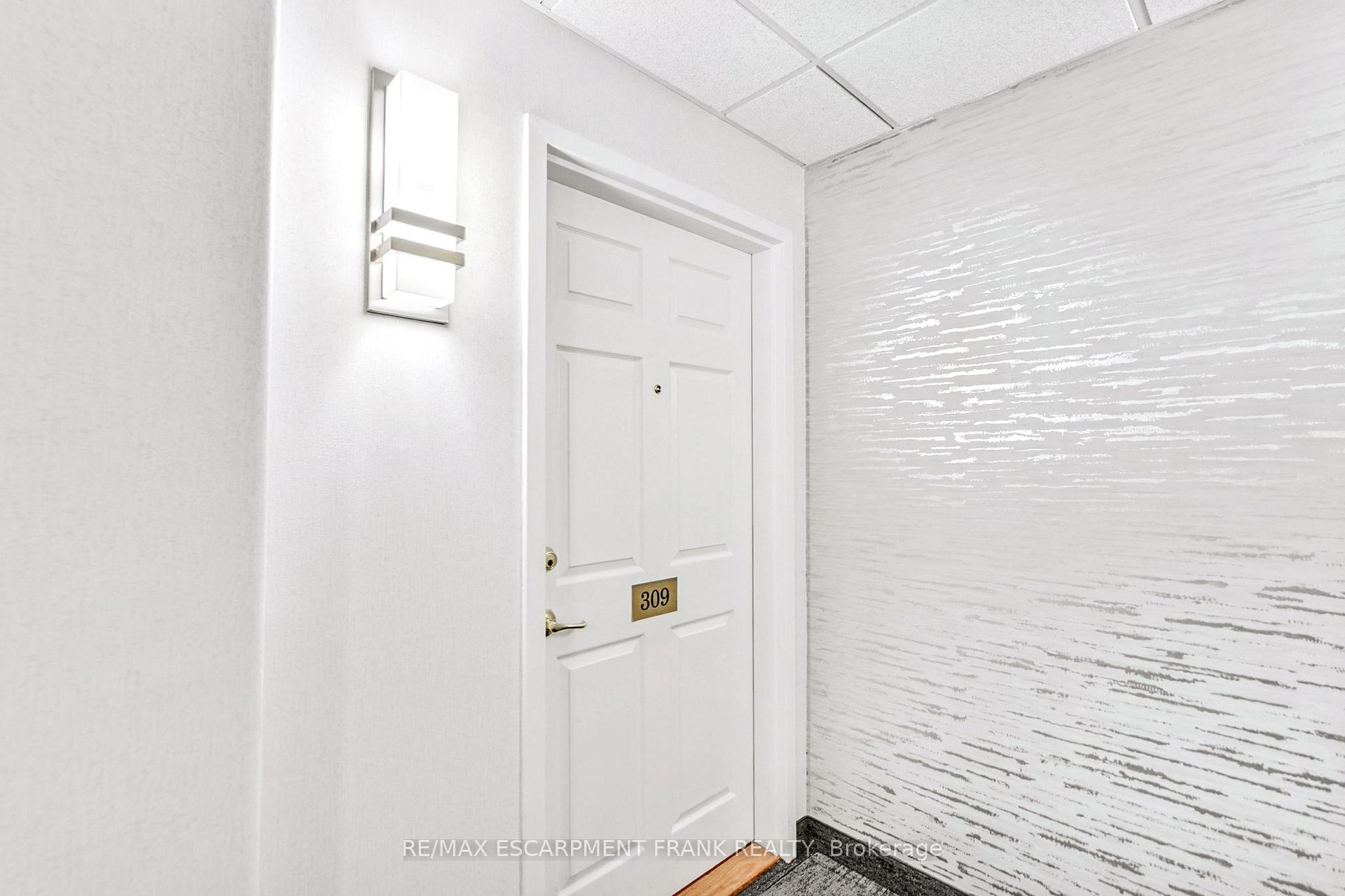 Photo 4 of Unit 309, 908 Mohawk Road E, Hamilton, Huntington — HOMEH