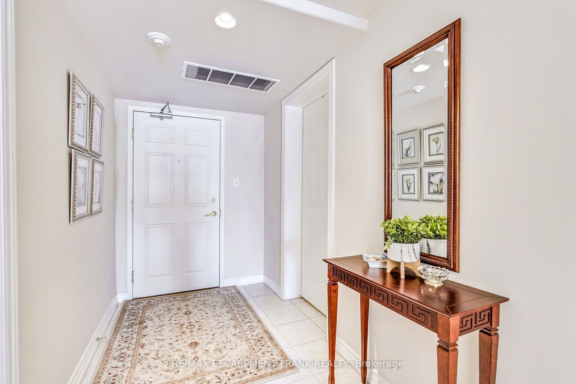 Photo 5 of Unit 309, 908 Mohawk Road E, Hamilton, Huntington — HOMEH