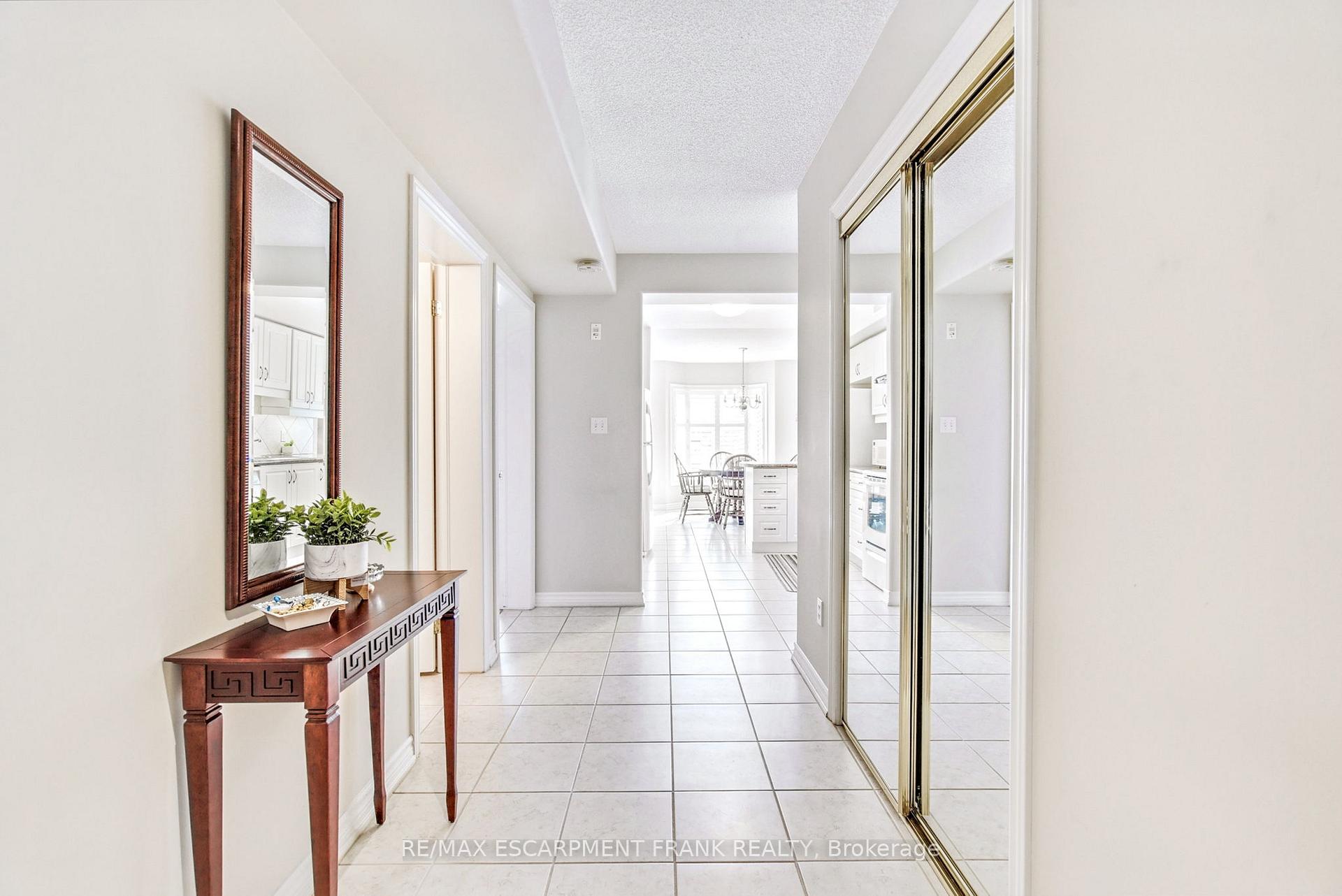 Photo 7 of Unit 309, 908 Mohawk Road E, Hamilton, Huntington — HOMEH