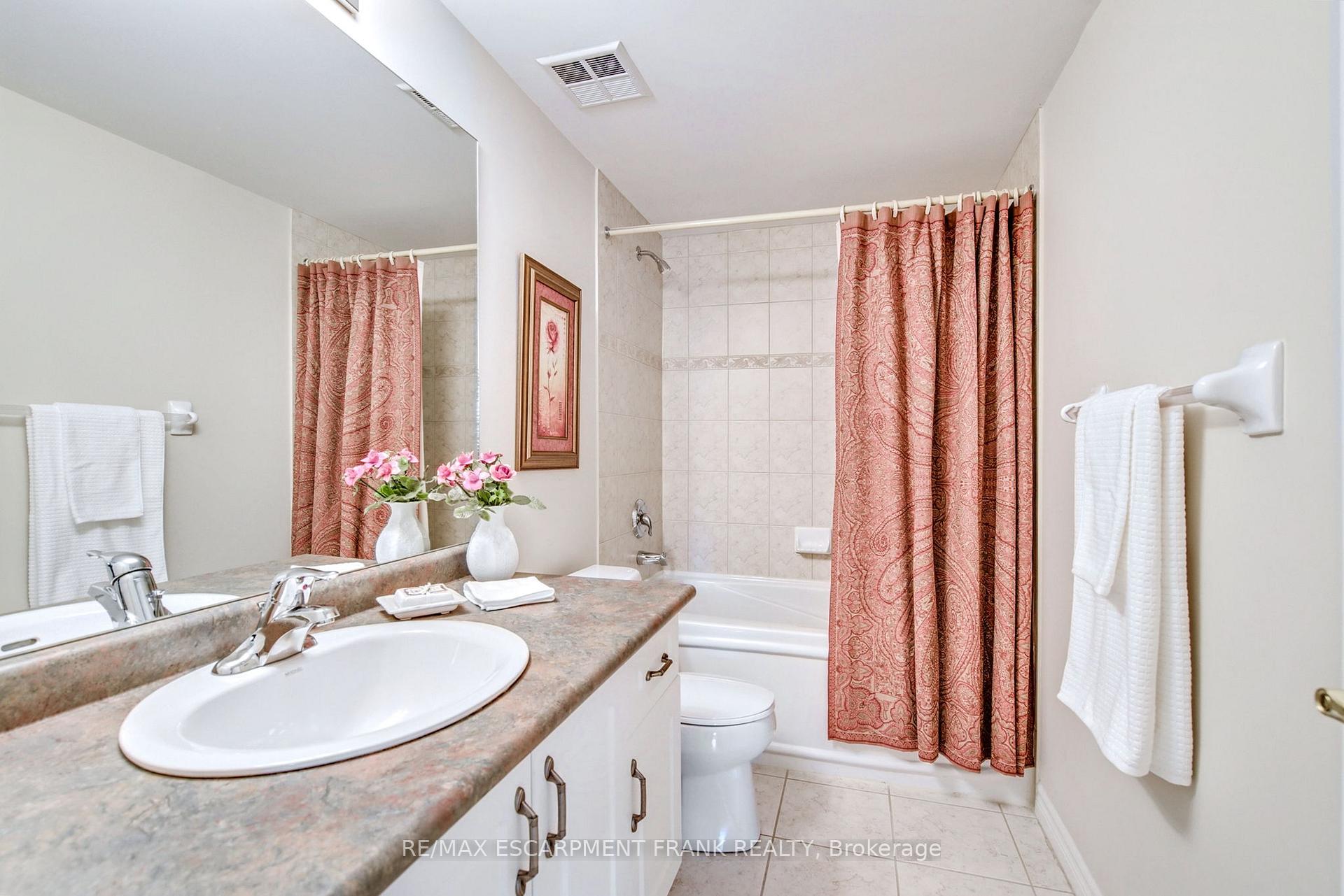 Photo 12 of Unit 309, 908 Mohawk Road E, Hamilton, Huntington — HOMEH