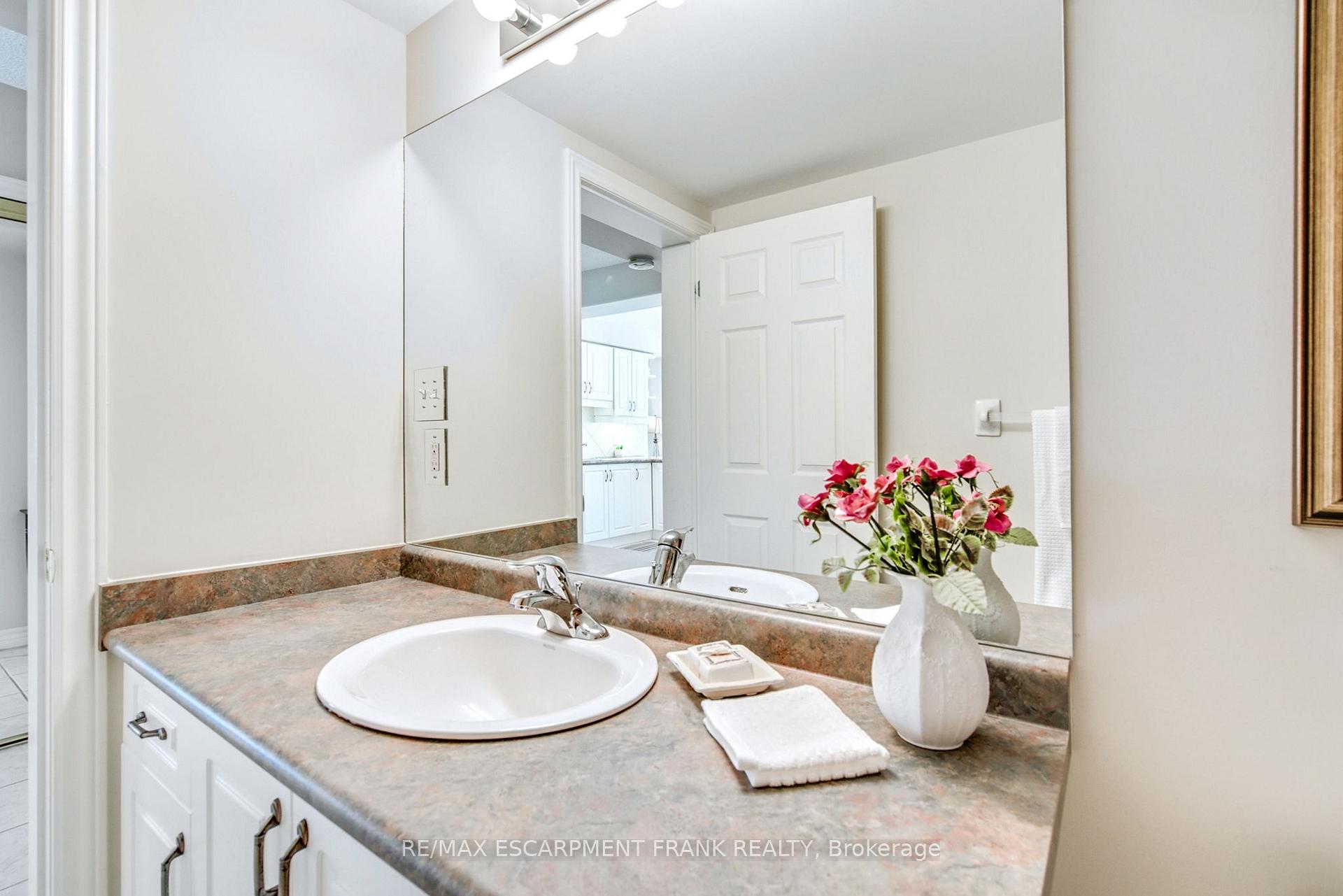 Photo 14 of Unit 309, 908 Mohawk Road E, Hamilton, Huntington — HOMEH