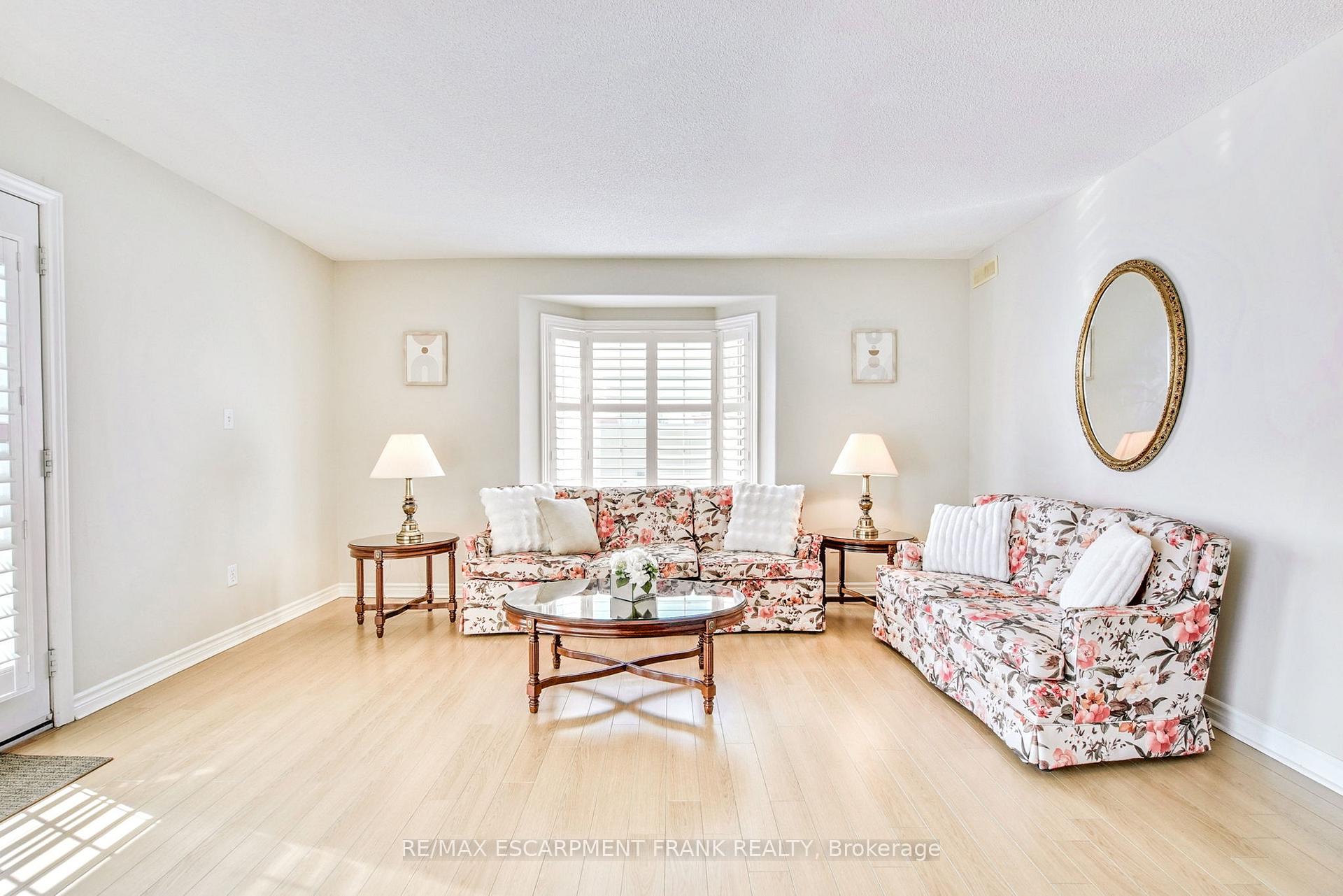 Photo 10 of Unit 309, 908 Mohawk Road E, Hamilton, Huntington — HOMEH