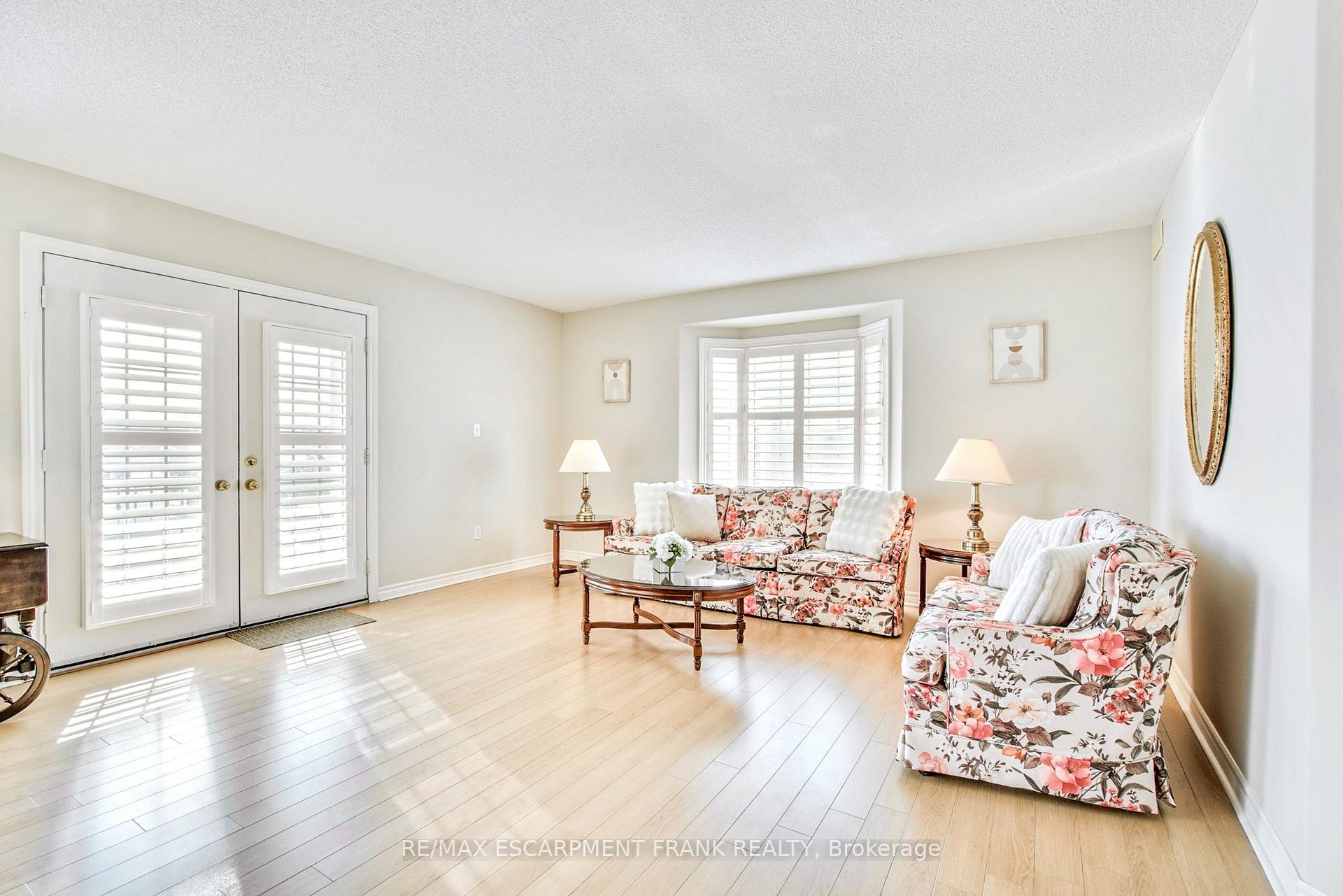 Photo 9 of Unit 309, 908 Mohawk Road E, Hamilton, Huntington — HOMEH