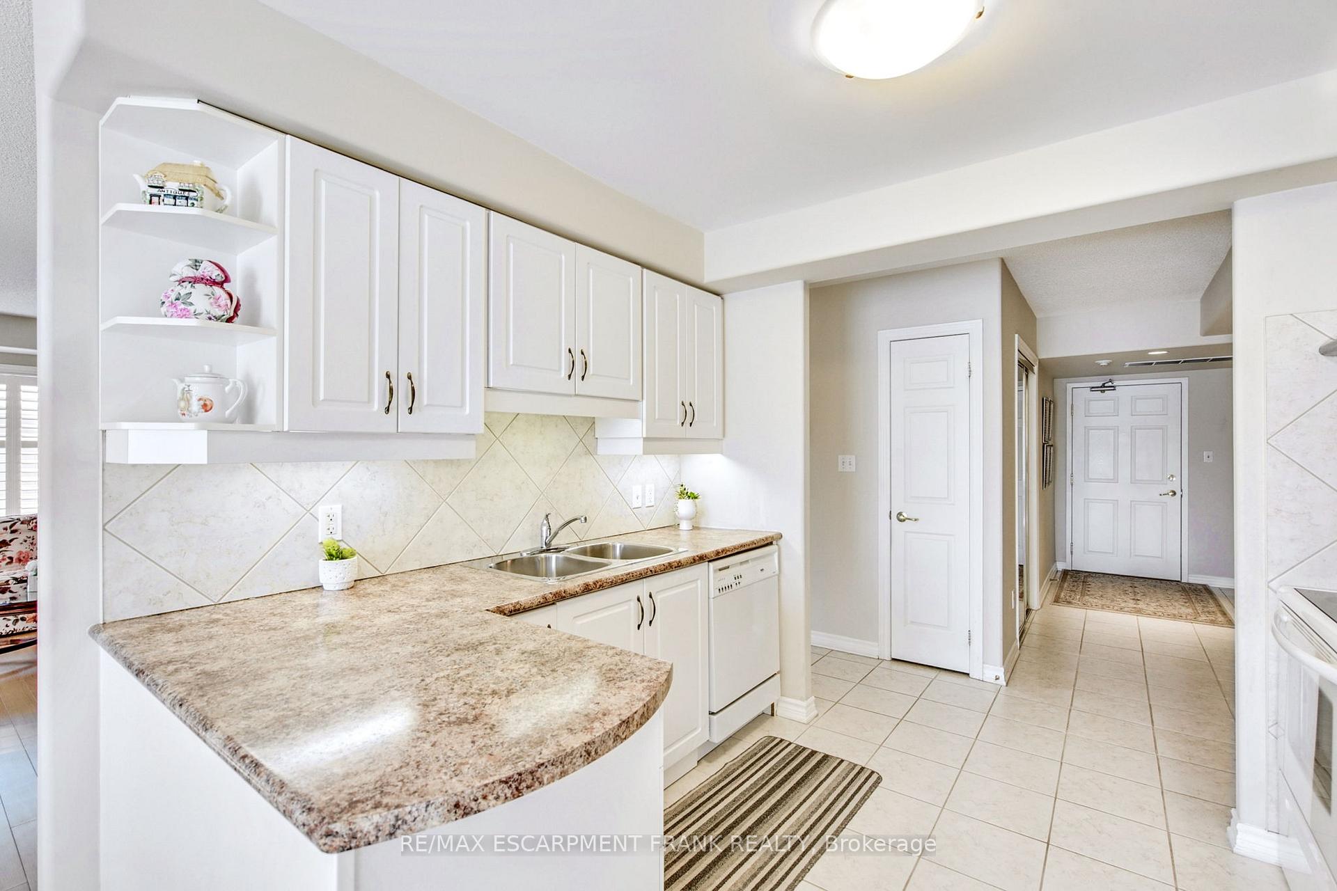 Photo 17 of Unit 309, 908 Mohawk Road E, Hamilton, Huntington — HOMEH
