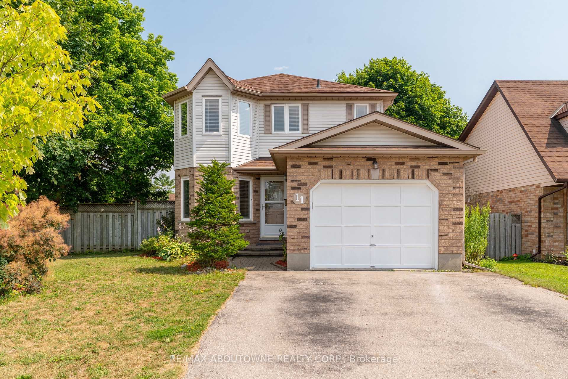 Photo 1 of 11 Bushmills Crescent, Guelph, Willow West/Sugarbush/West Acres — HOMEH