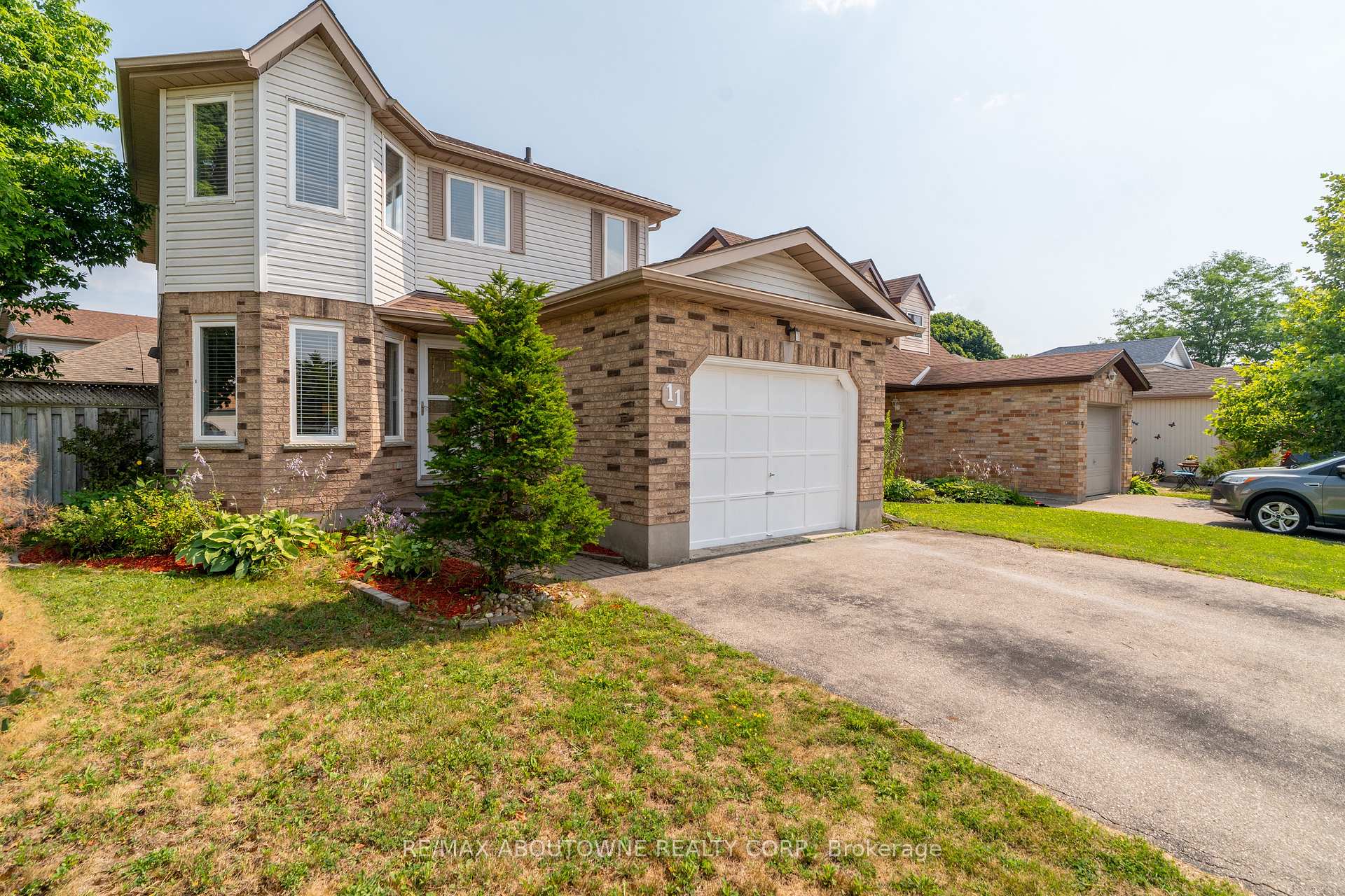 Photo 3 of 11 Bushmills Crescent, Guelph, Willow West/Sugarbush/West Acres — HOMEH