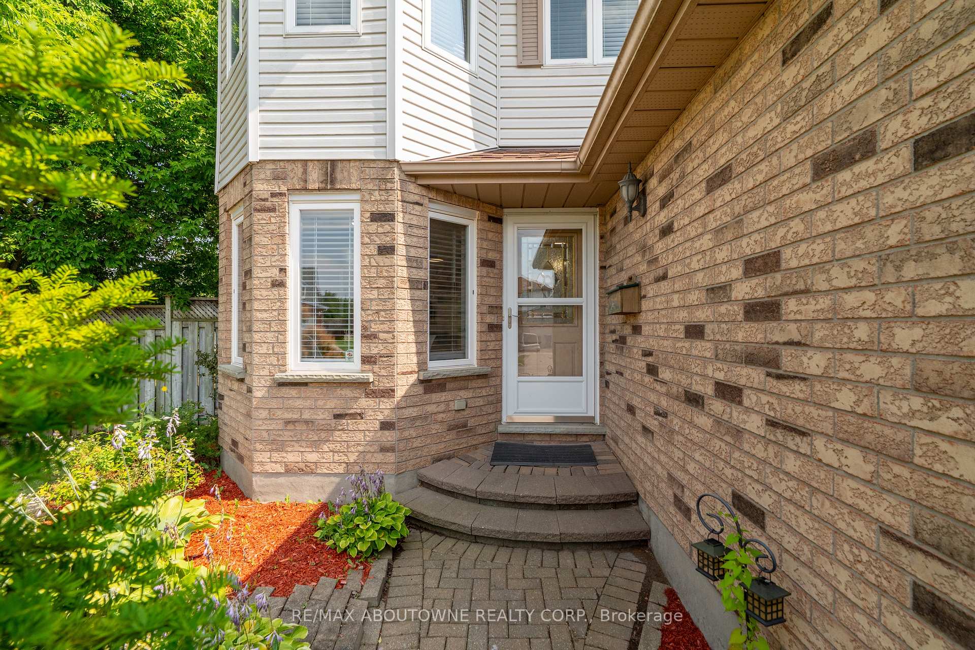 Photo 5 of 11 Bushmills Crescent, Guelph, Willow West/Sugarbush/West Acres — HOMEH