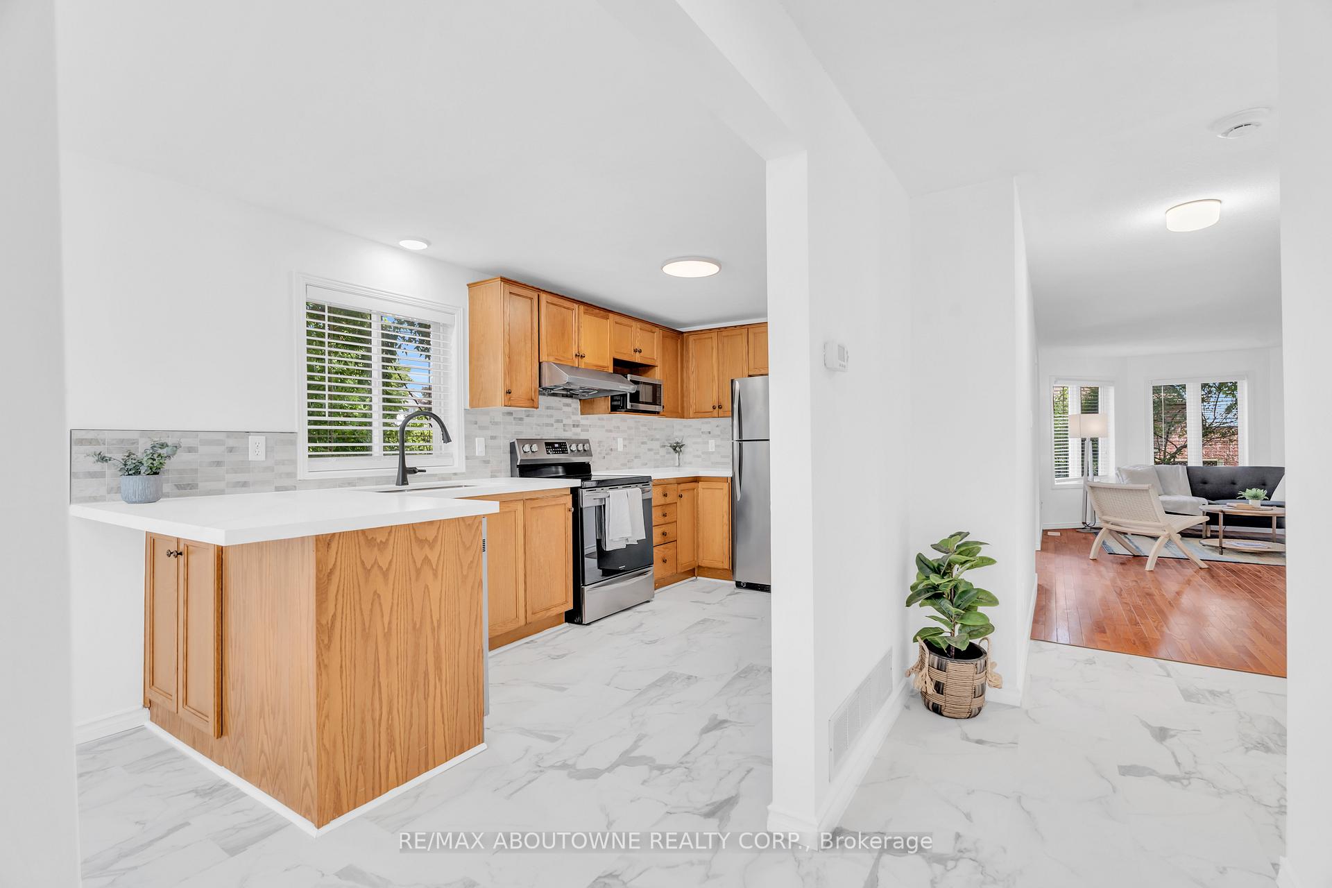 Photo 8 of 11 Bushmills Crescent, Guelph, Willow West/Sugarbush/West Acres — HOMEH