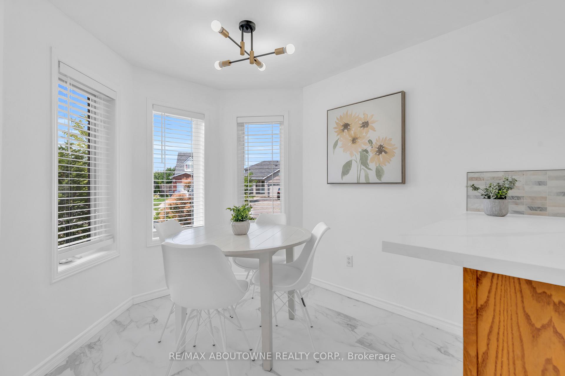 Photo 10 of 11 Bushmills Crescent, Guelph, Willow West/Sugarbush/West Acres — HOMEH