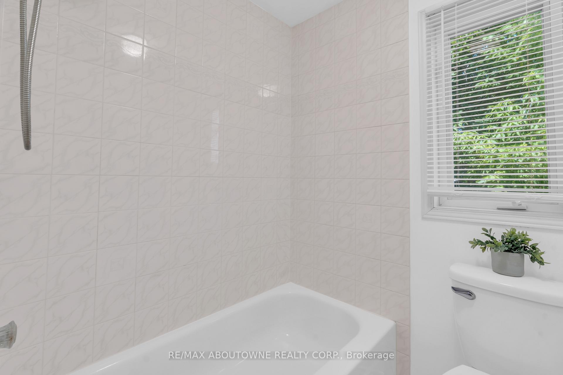 Photo 26 of 11 Bushmills Crescent, Guelph, Willow West/Sugarbush/West Acres — HOMEH