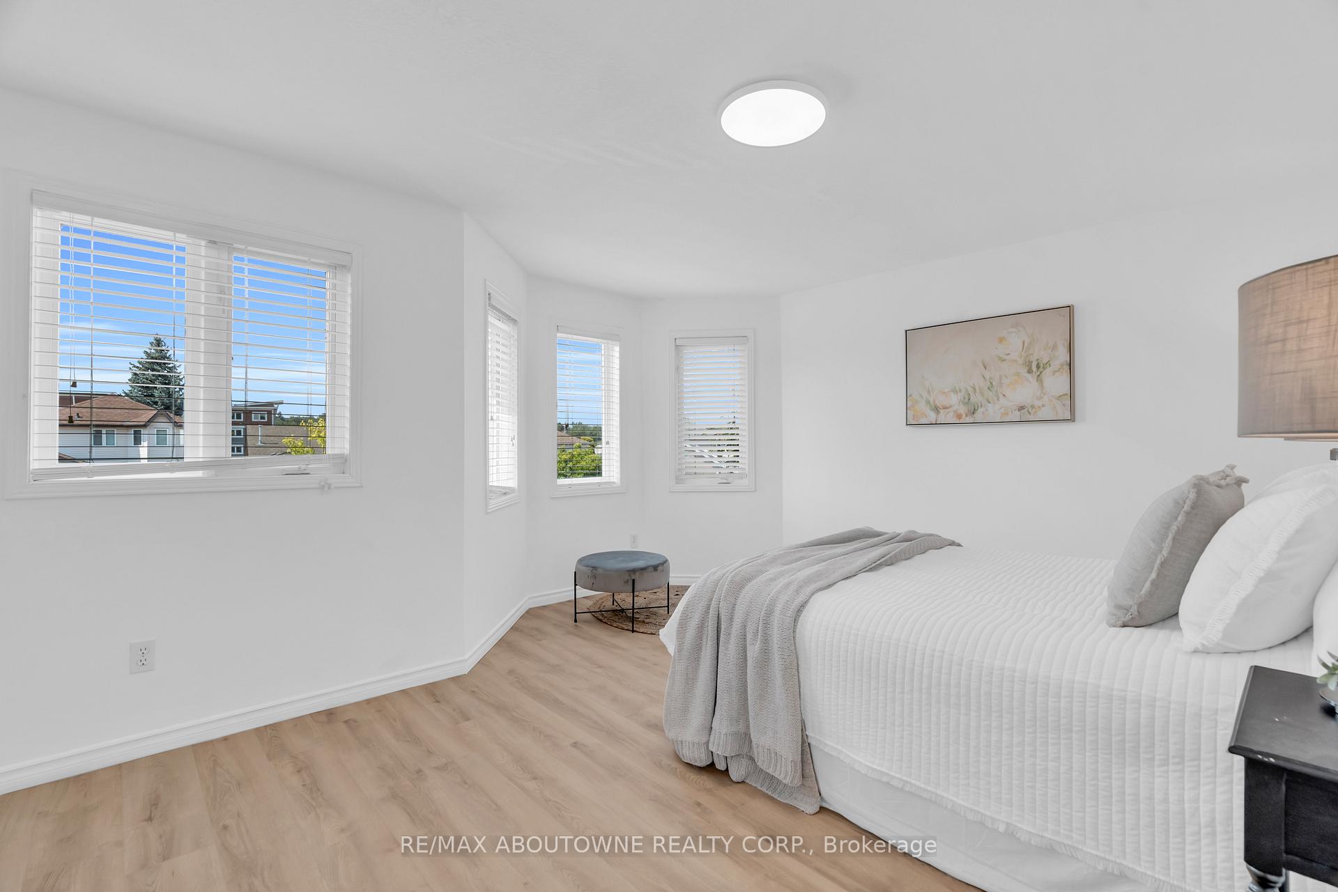 Photo 27 of 11 Bushmills Crescent, Guelph, Willow West/Sugarbush/West Acres — HOMEH