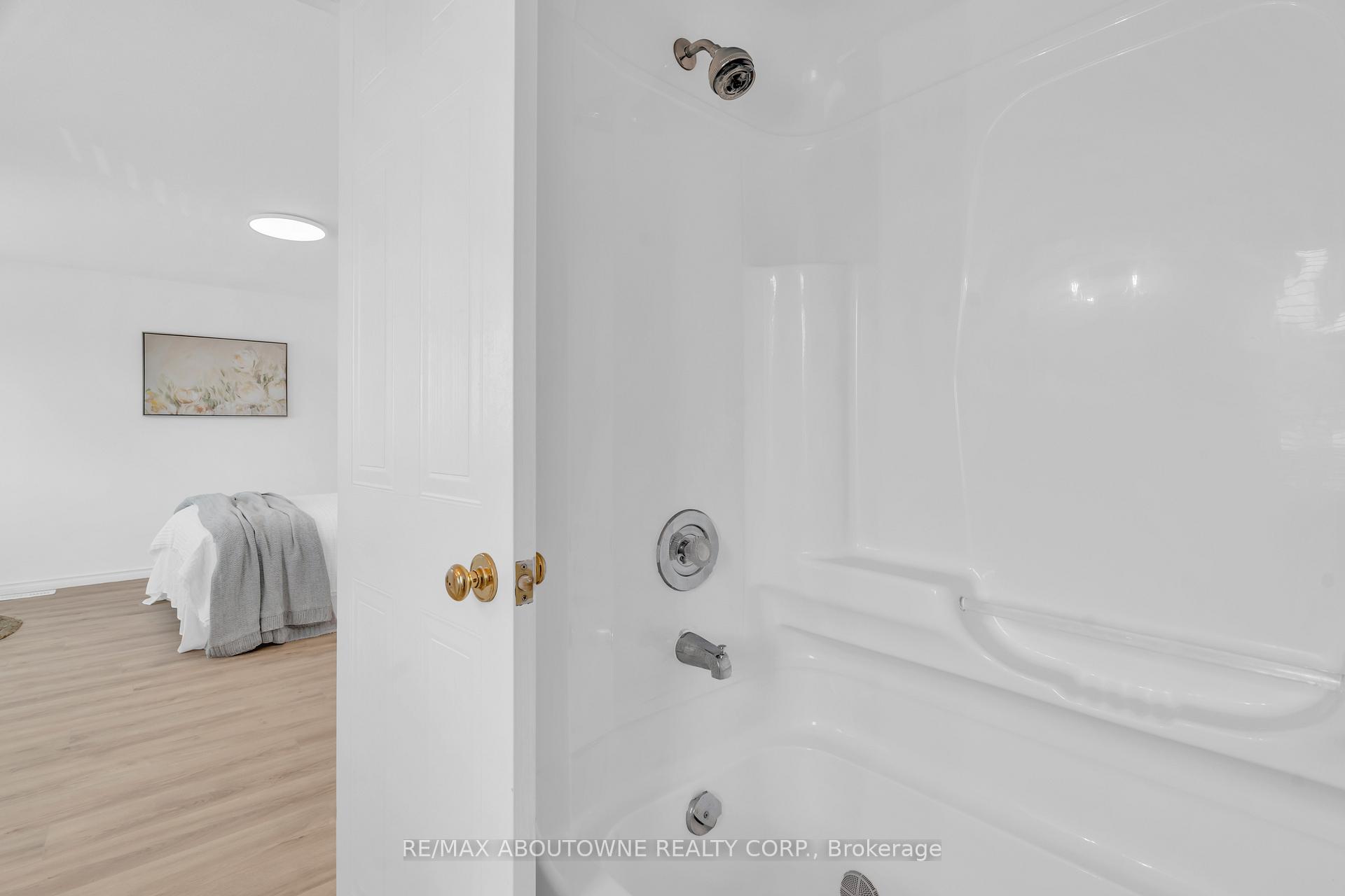 Photo 31 of 11 Bushmills Crescent, Guelph, Willow West/Sugarbush/West Acres — HOMEH