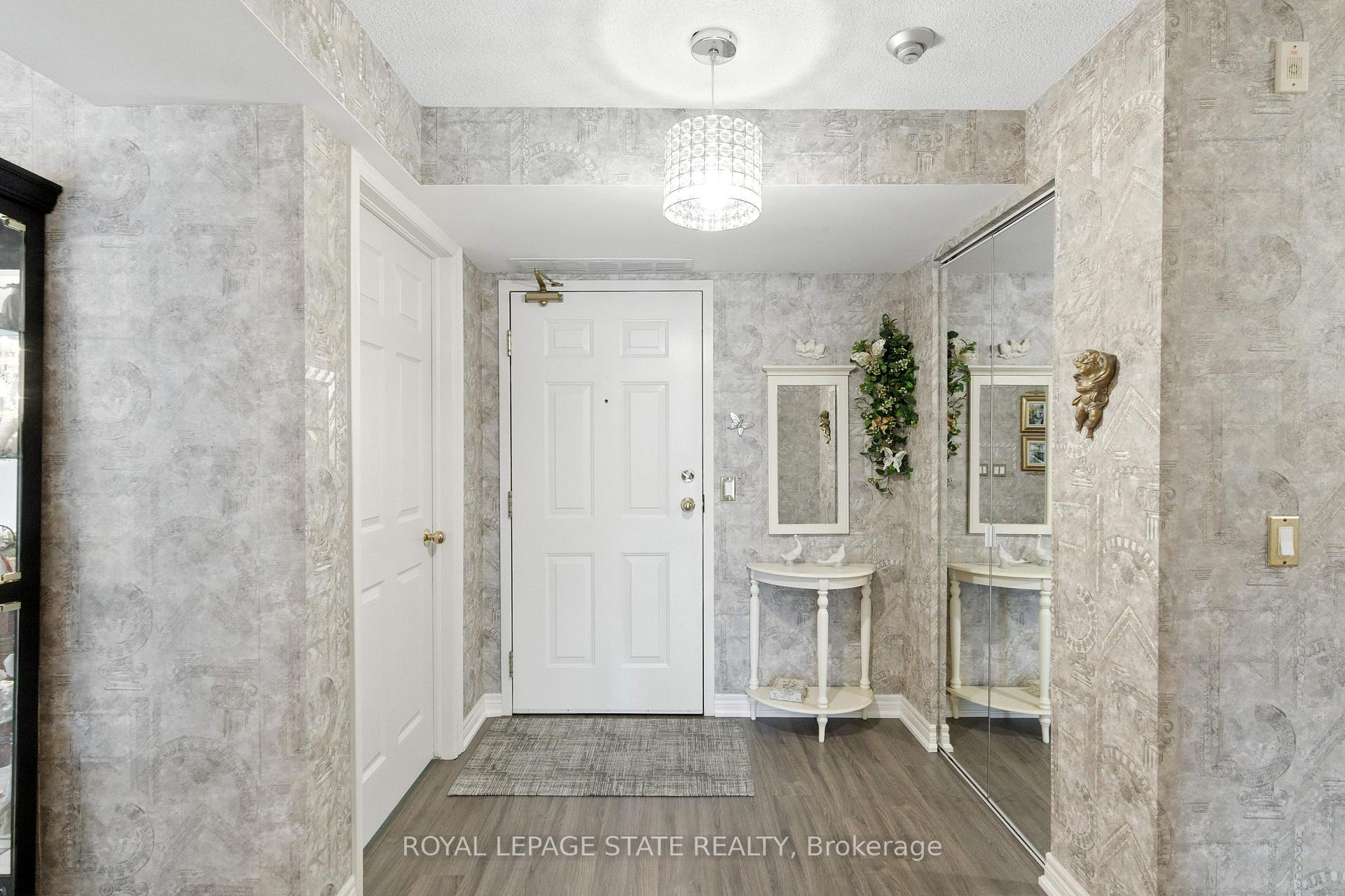 Photo 3 of Unit 101, 980 Golf Links Road, Hamilton, Meadowlands — HOMEH