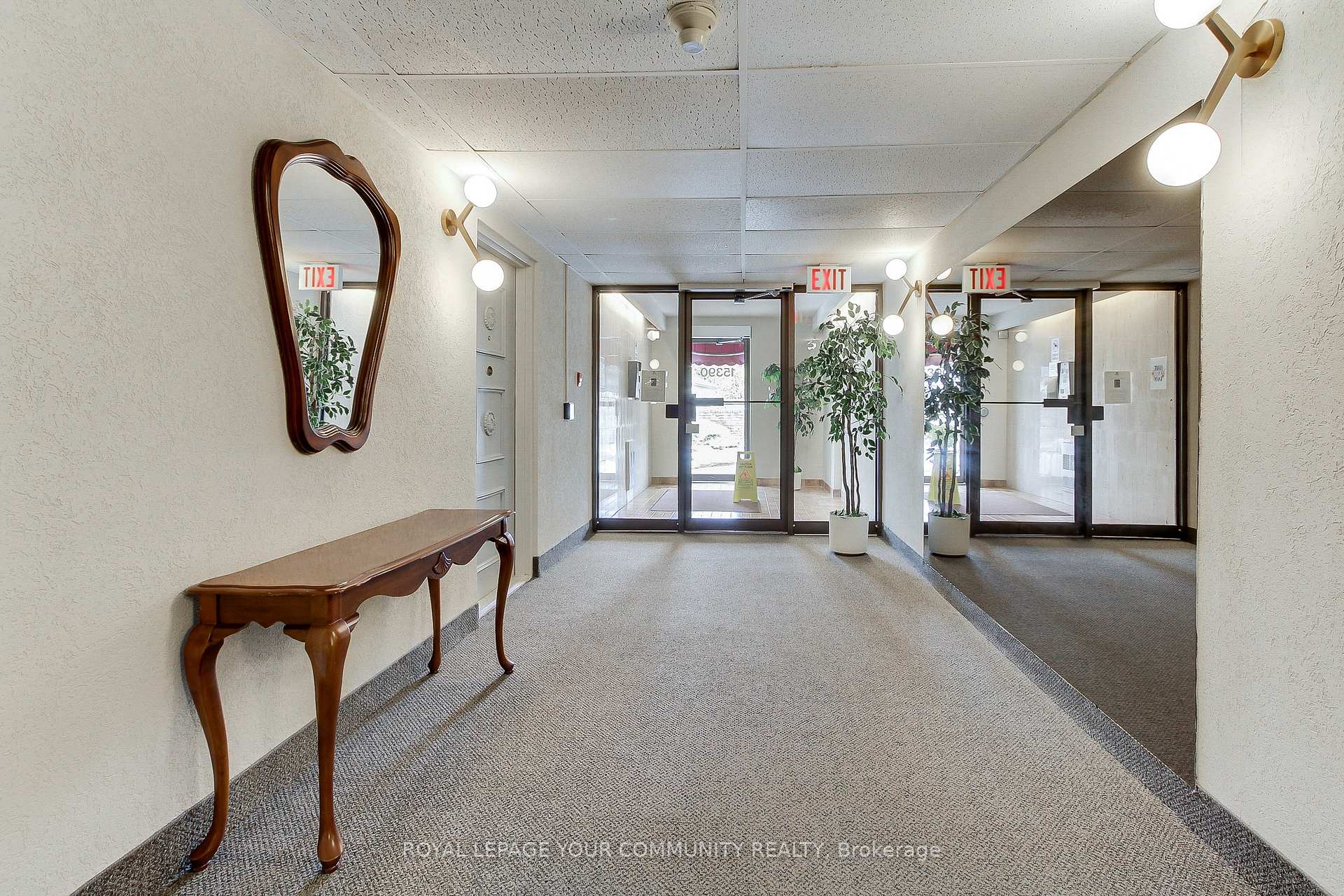 Photo 8 of Unit PH3, 15390 Yonge Street, Aurora, Aurora Village — HOMEH