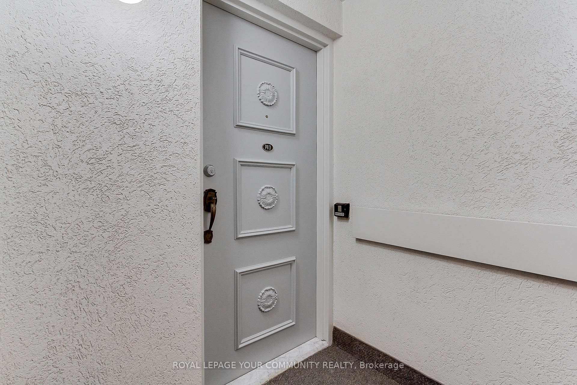 Photo 15 of Unit PH3, 15390 Yonge Street, Aurora, Aurora Village — HOMEH
