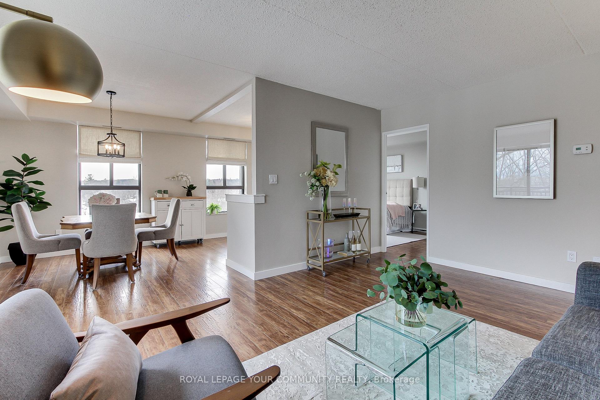 Photo 5 of Unit PH3, 15390 Yonge Street, Aurora, Aurora Village — HOMEH