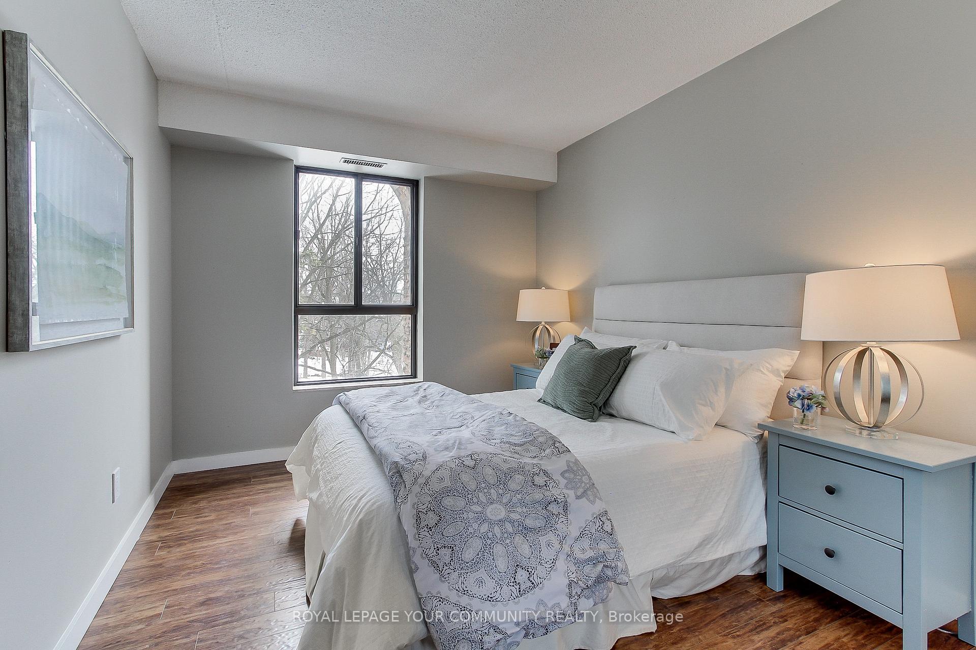 Photo 6 of Unit PH3, 15390 Yonge Street, Aurora, Aurora Village — HOMEH