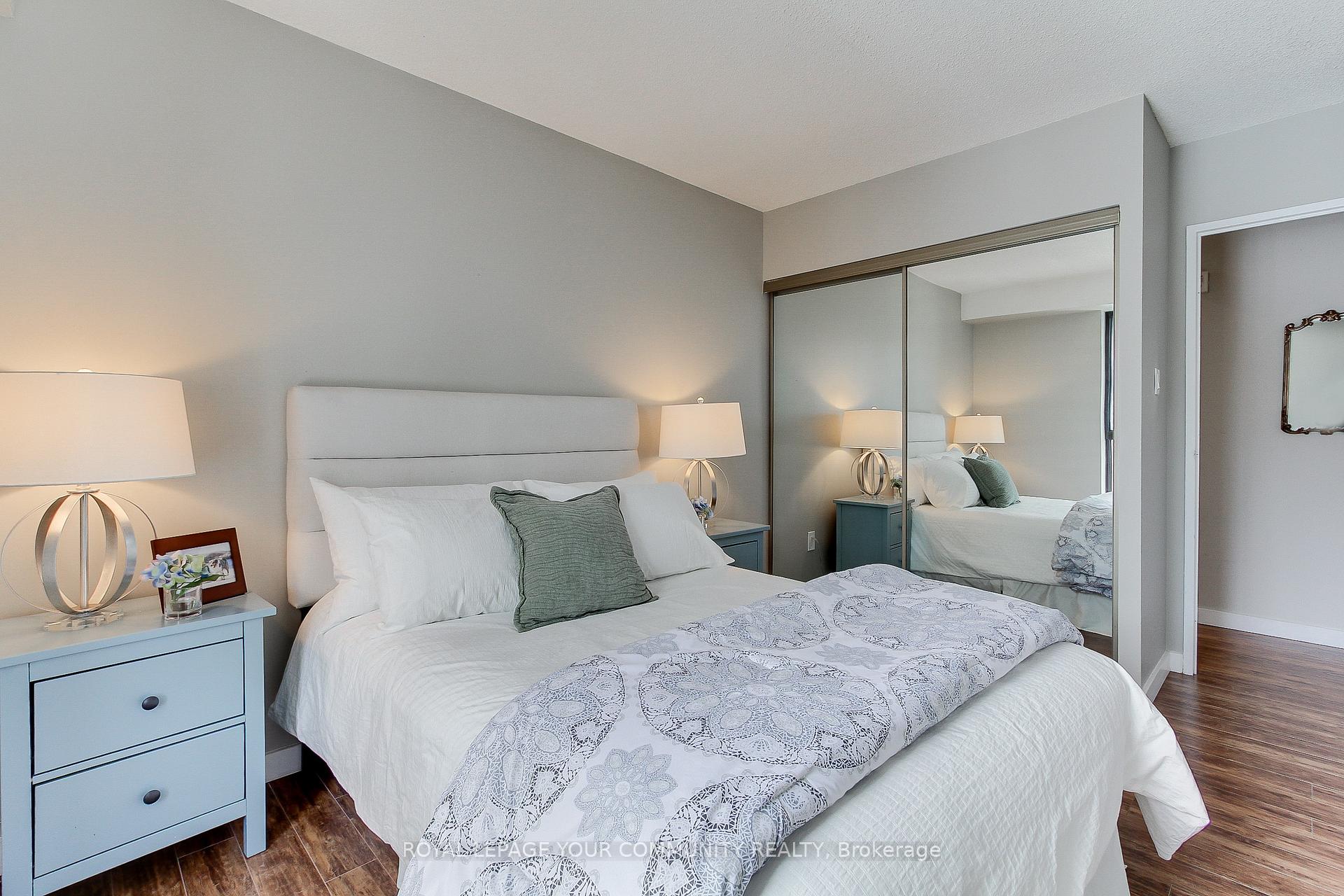 Photo 22 of Unit PH3, 15390 Yonge Street, Aurora, Aurora Village — HOMEH