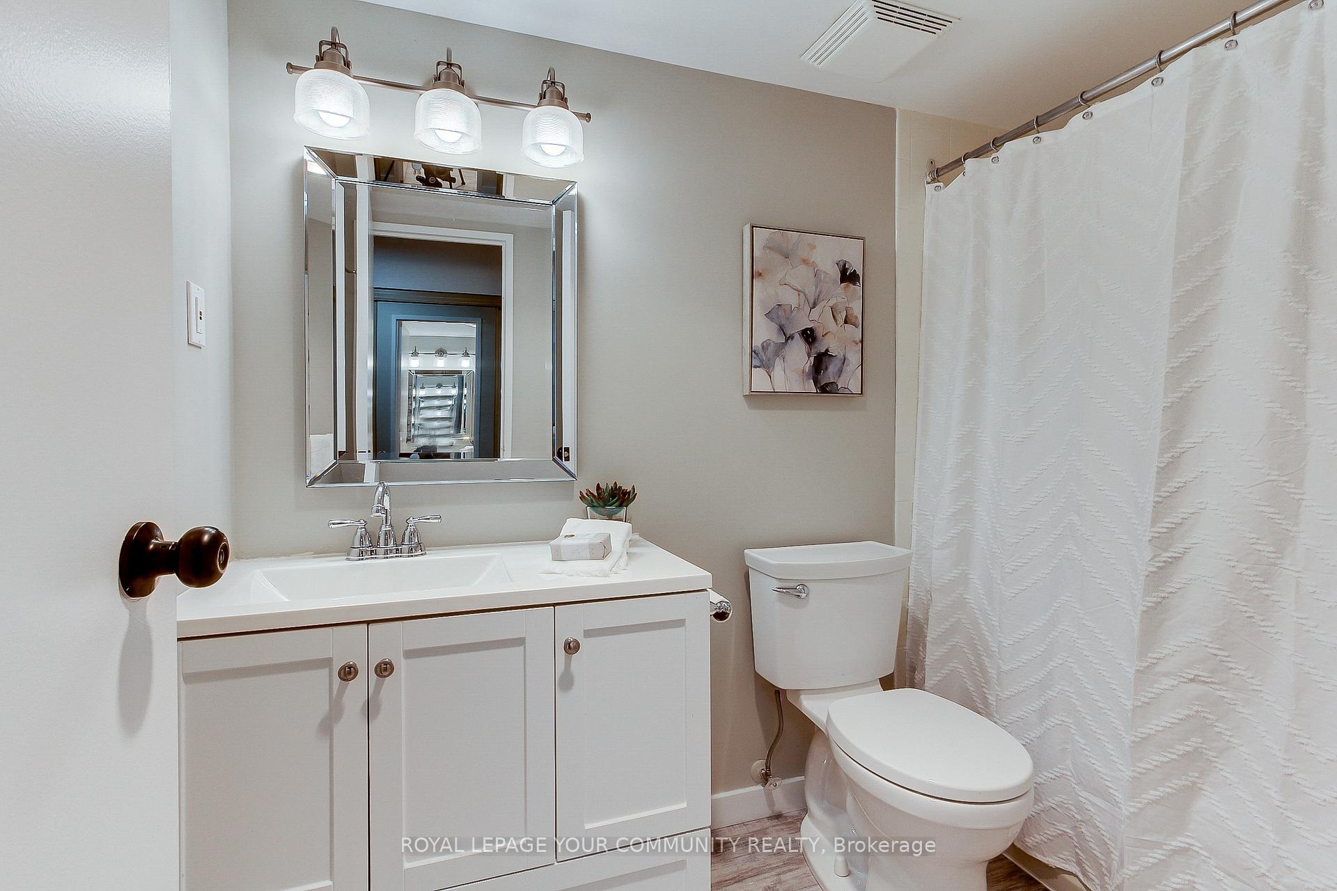 Photo 12 of Unit PH3, 15390 Yonge Street, Aurora, Aurora Village — HOMEH
