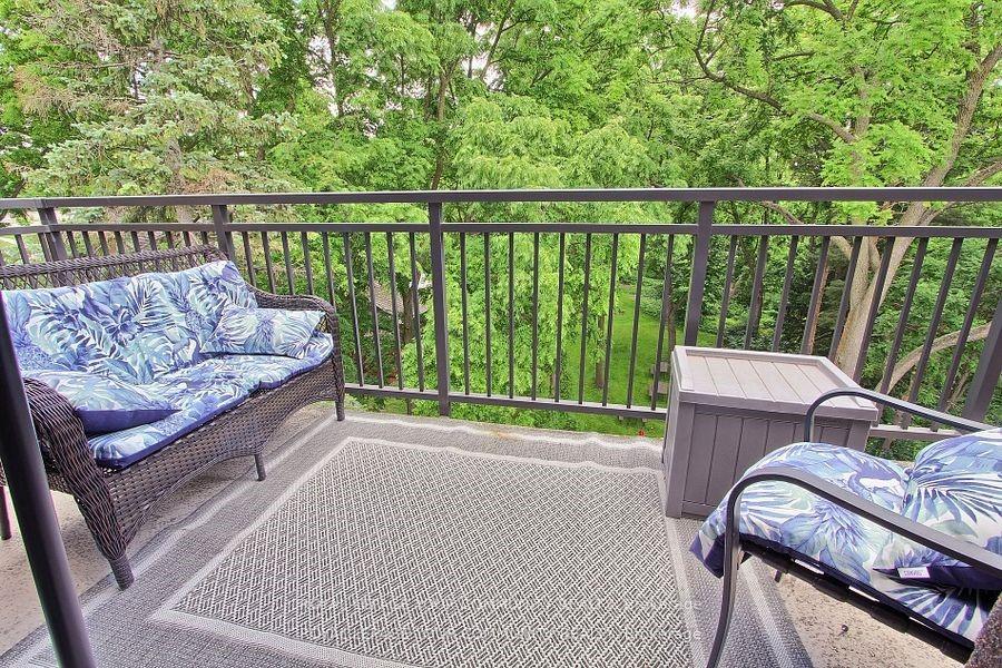 Photo 4 of Unit PH3, 15390 Yonge Street, Aurora, Aurora Village — HOMEH