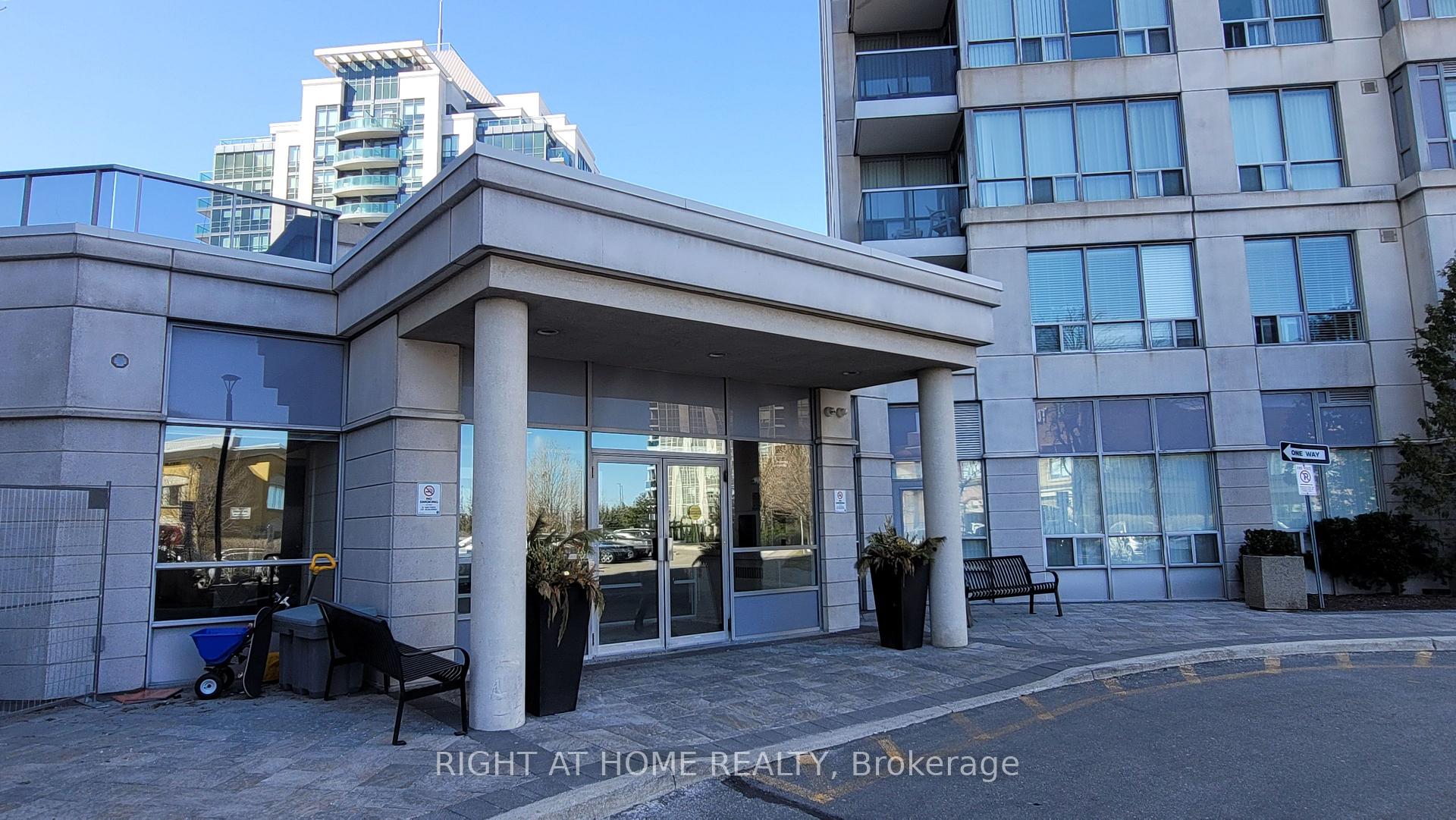 Photo 19 of Unit 305, 60 Disera Drive, Vaughan, Beverley Glen — HOMEH